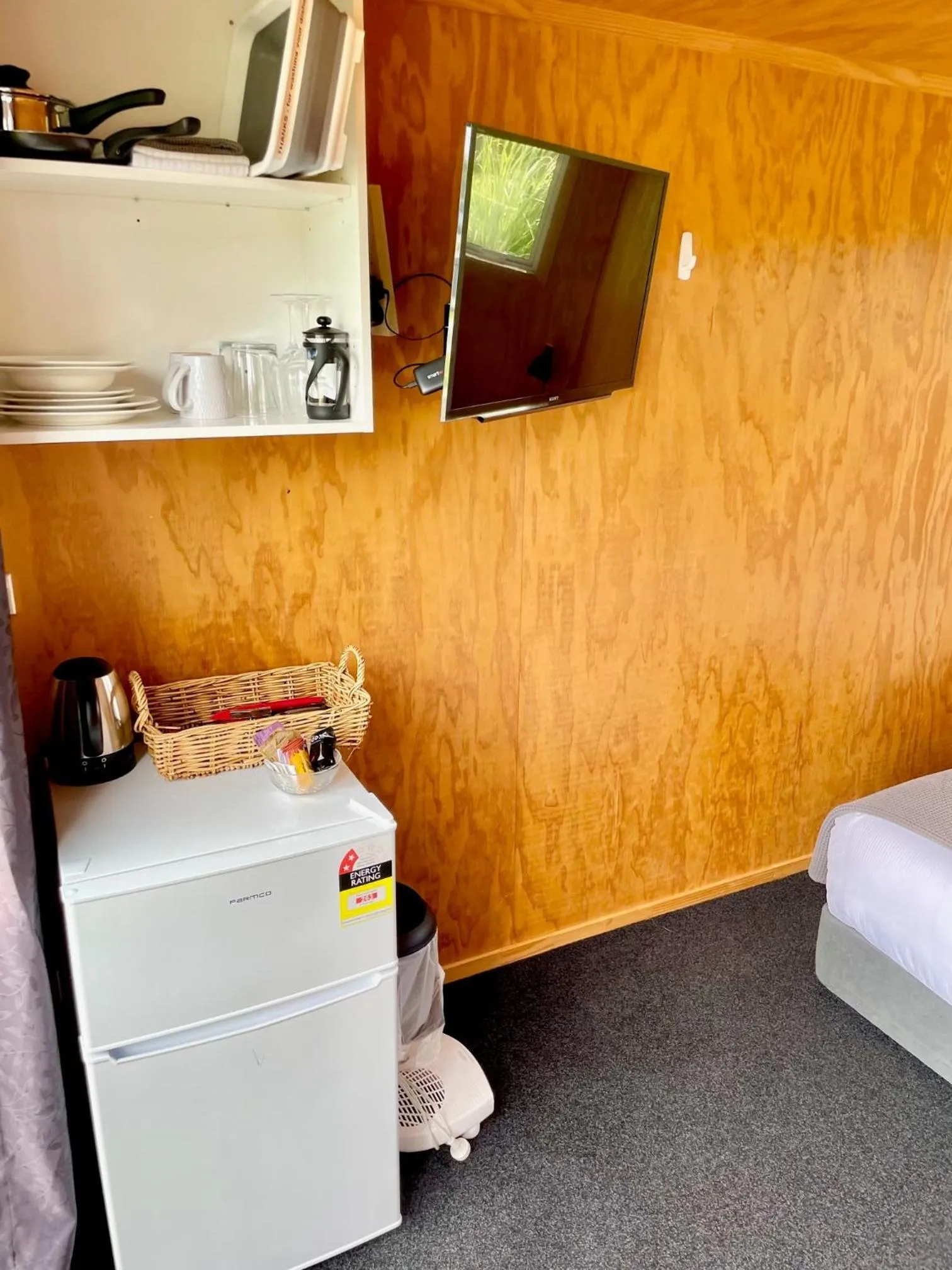 TV and multimedia, Bed in Athenree Hot Springs & Holiday Park