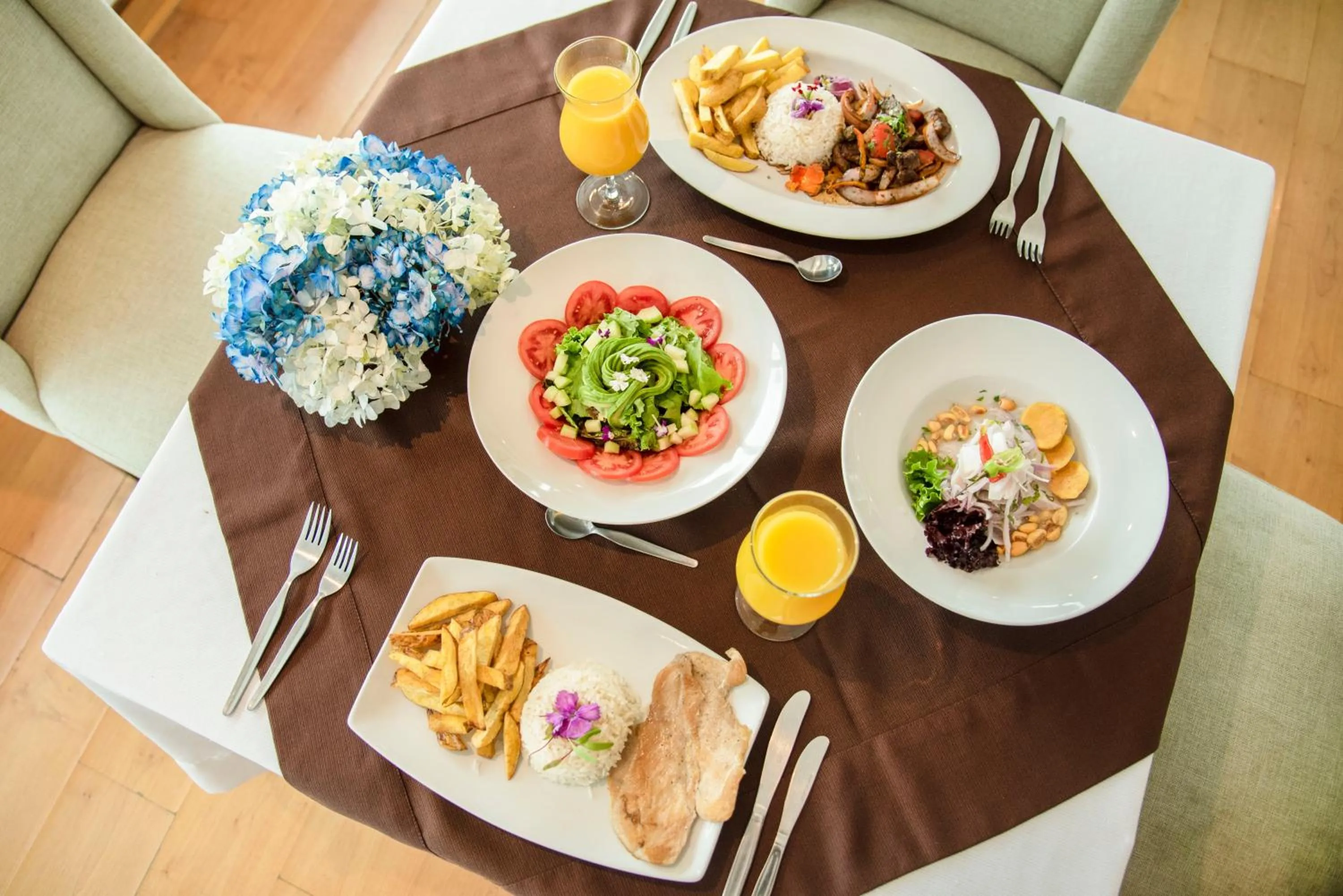 Restaurant/places to eat in Hotel Miramar