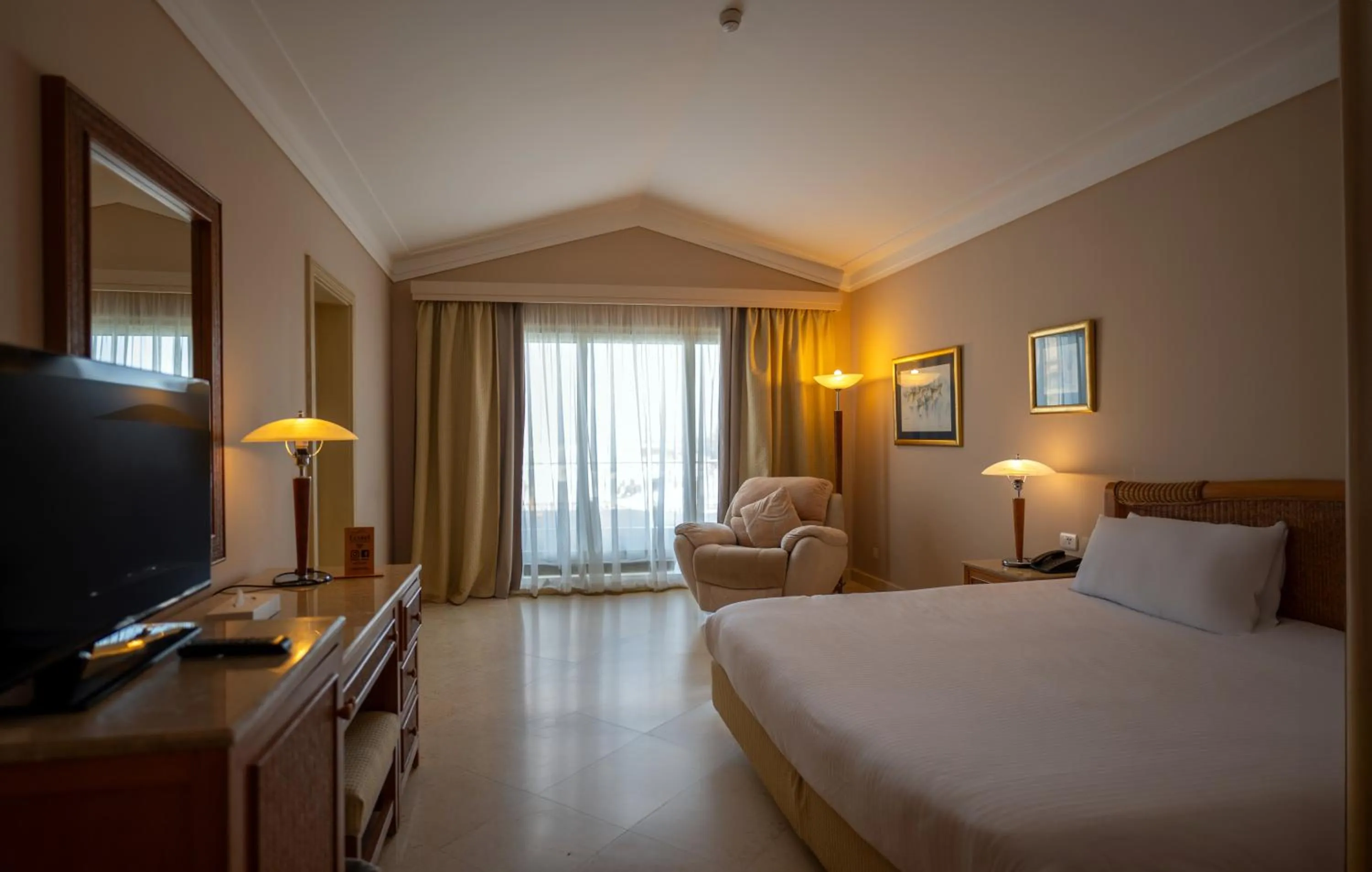 TV and multimedia, Bed in Ecotel Dahab Bay View Resort