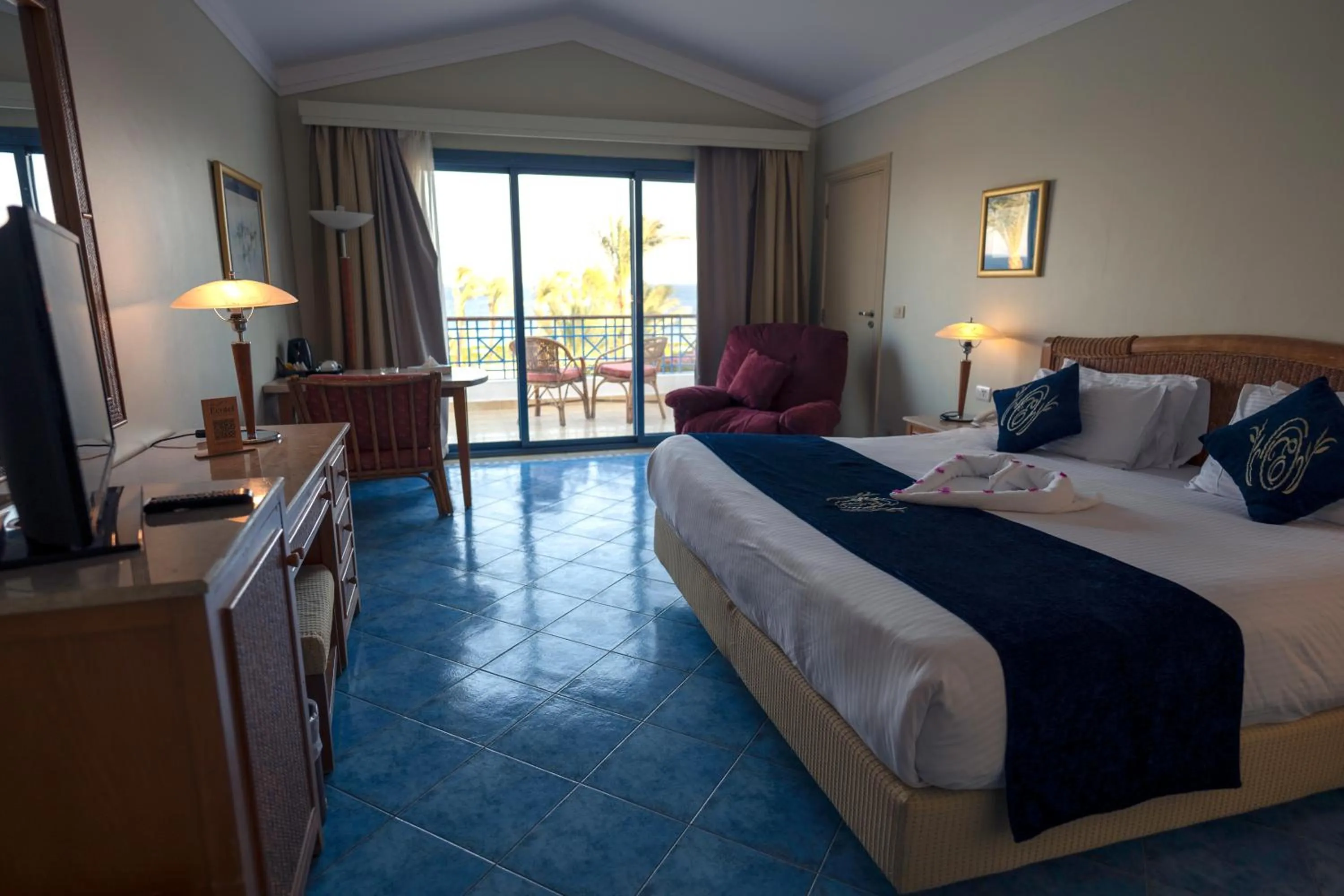 TV and multimedia, Bed in Ecotel Dahab Bay View Resort