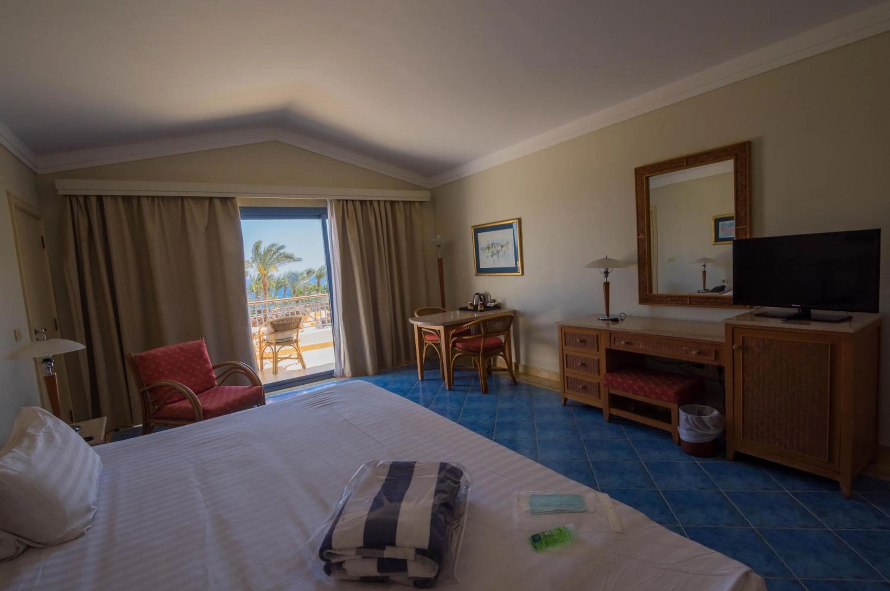 TV and multimedia, Bed in Ecotel Dahab Bay View Resort