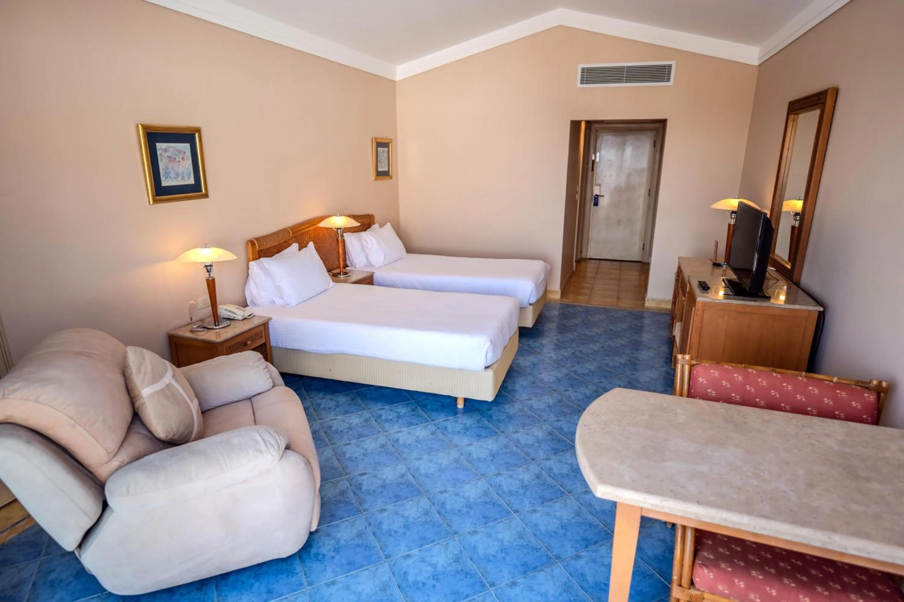 Photo of the whole room, Bed in Ecotel Dahab Bay View Resort