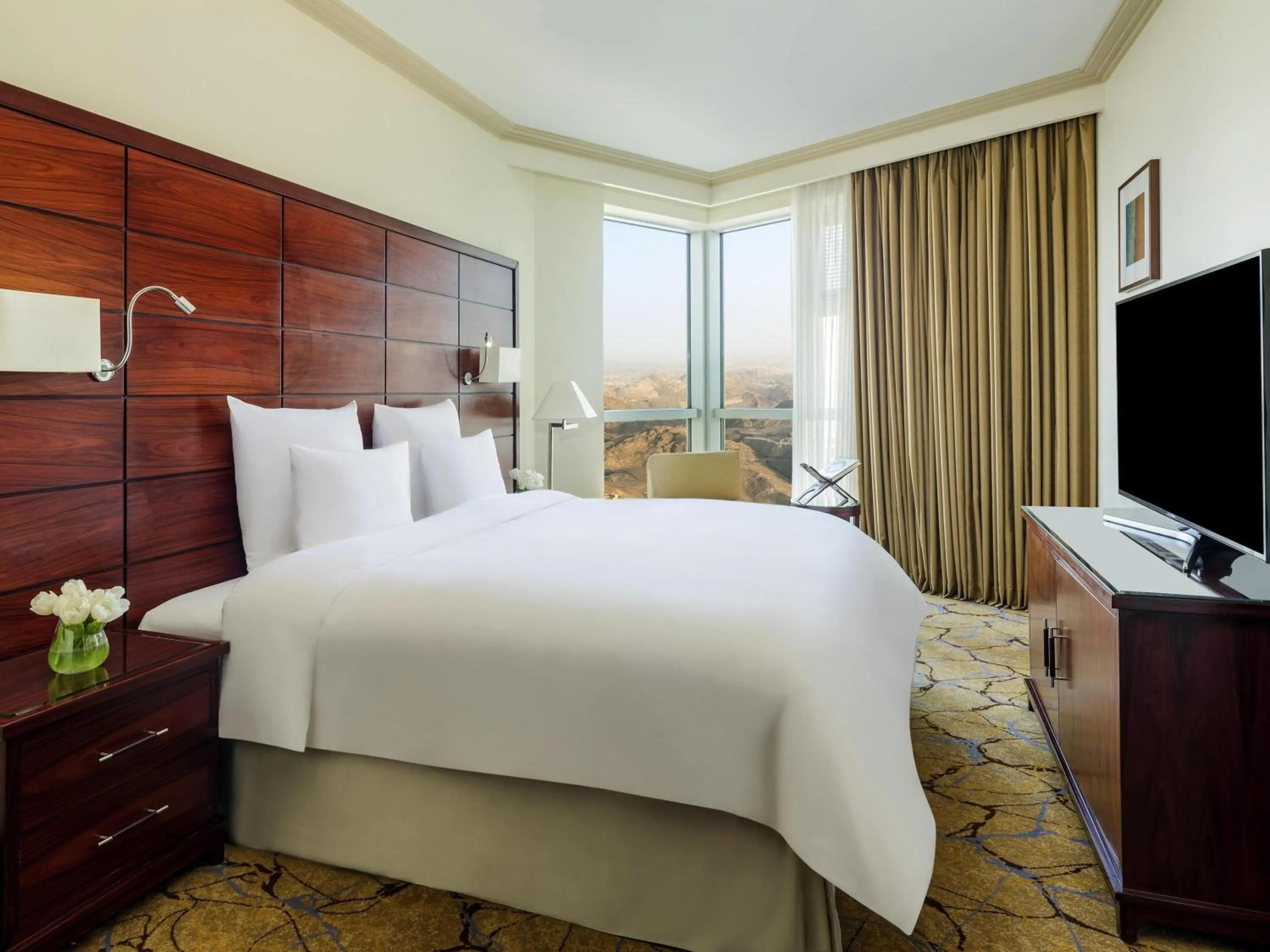 Bedroom, Bed in Movenpick Hotel & Residences Hajar Tower Makkah