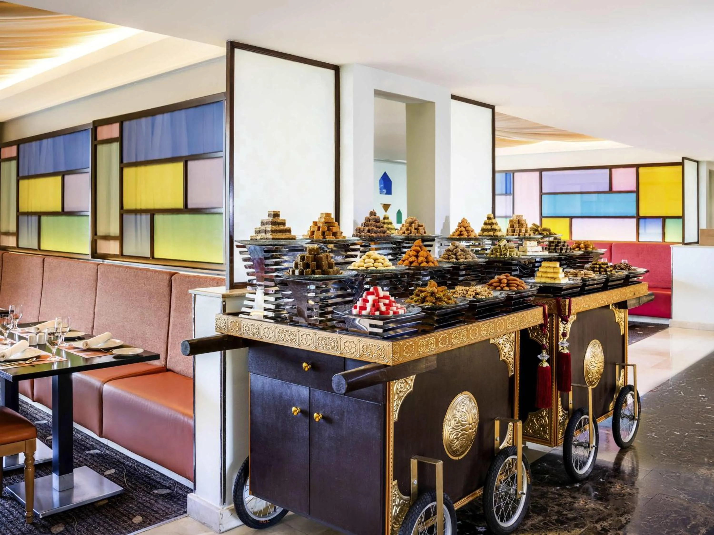 Restaurant/places to eat in Movenpick Hotel & Residences Hajar Tower Makkah