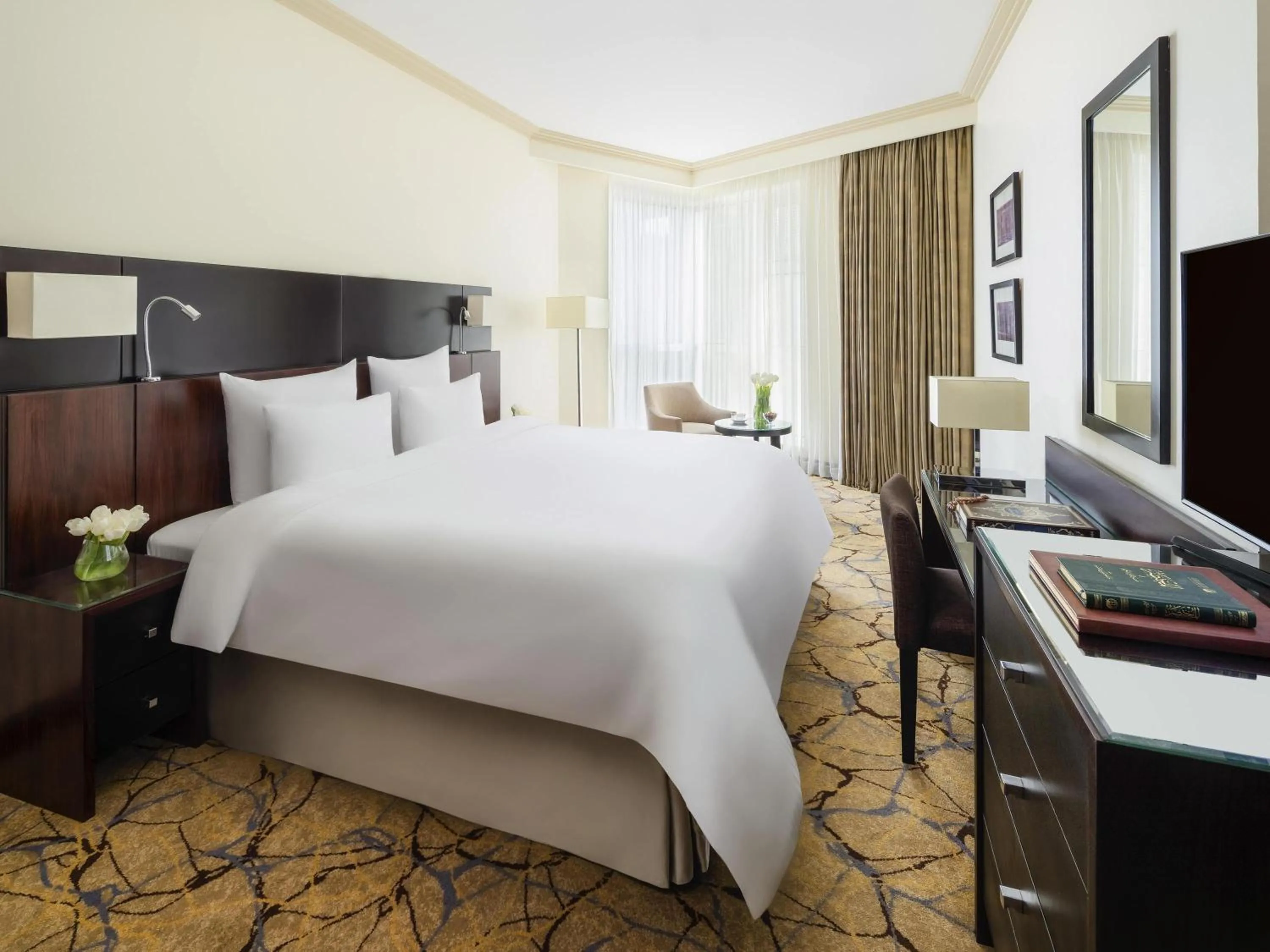 Bedroom, Bed in Movenpick Hotel & Residences Hajar Tower Makkah