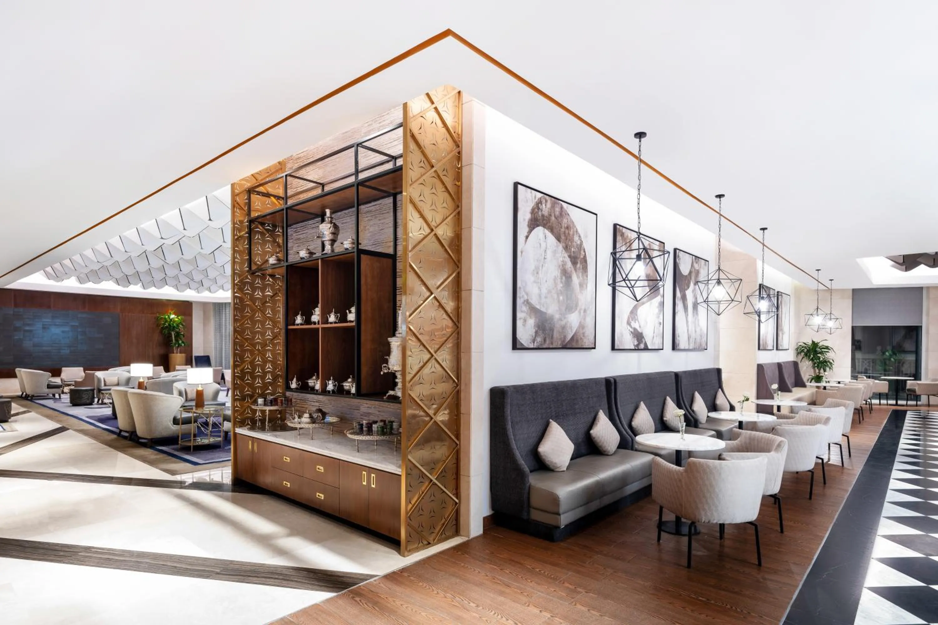 Restaurant/places to eat in Movenpick Hotel & Residences Hajar Tower Makkah