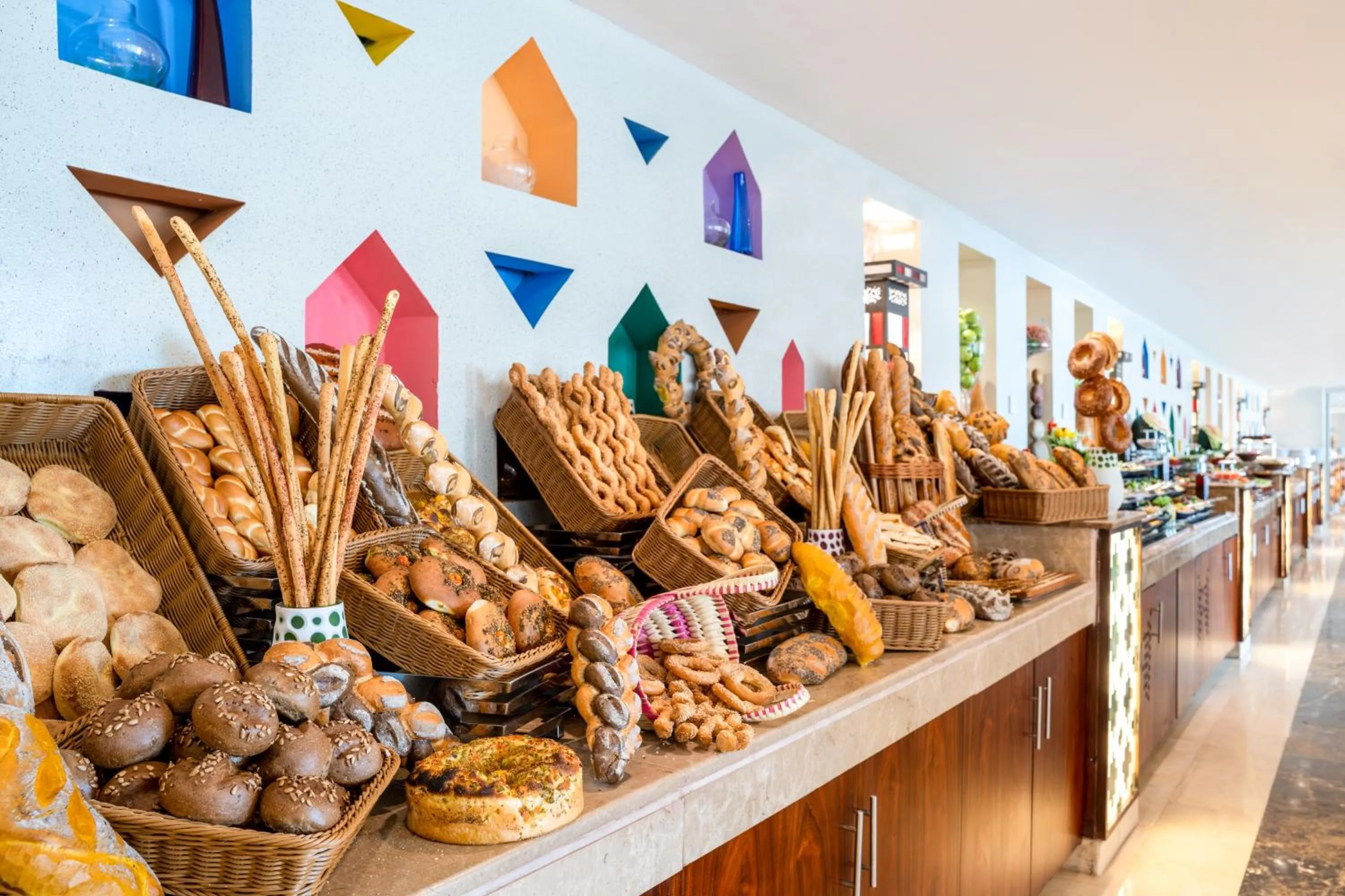 Food and drinks in Movenpick Hotel & Residences Hajar Tower Makkah