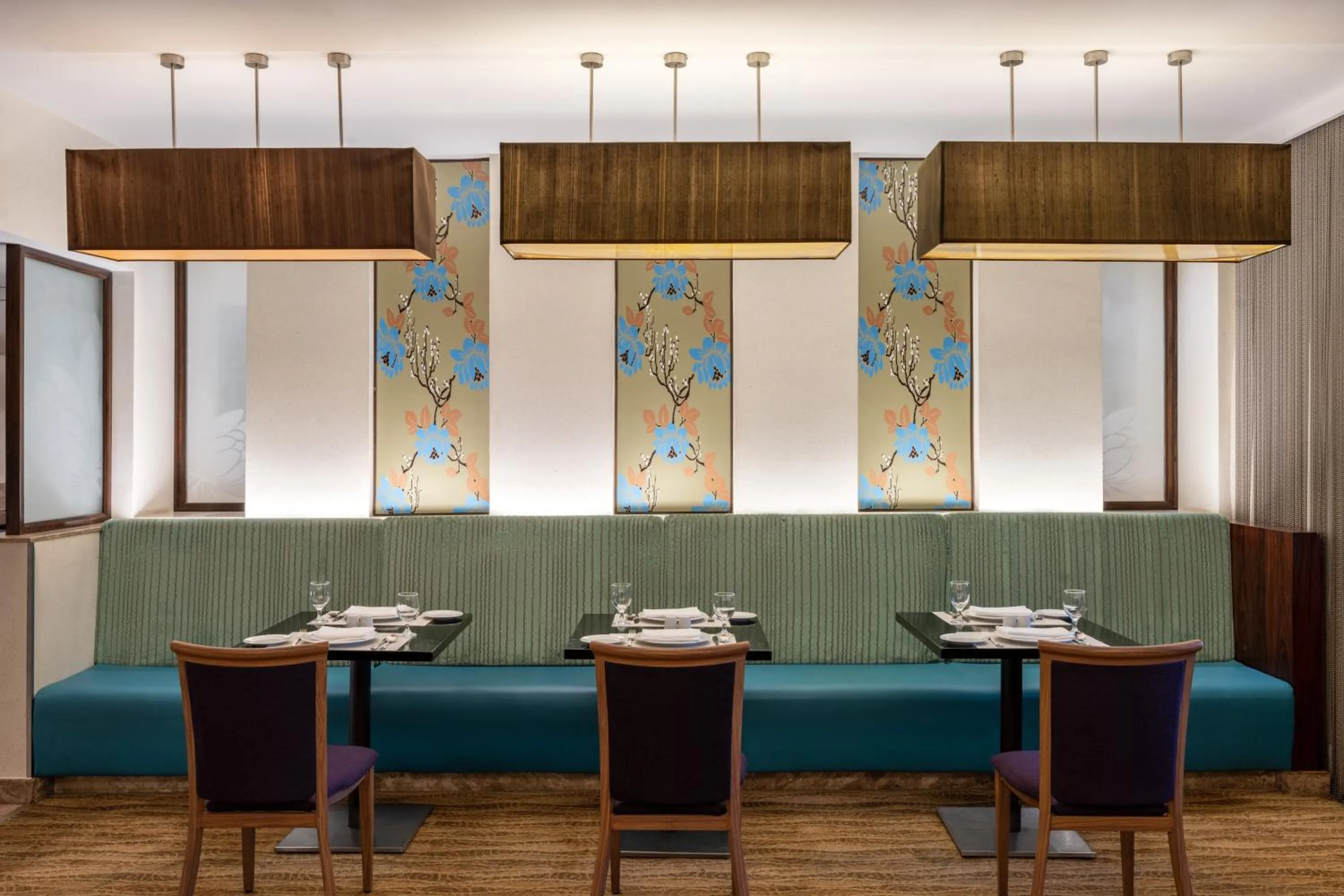 Restaurant/places to eat in Movenpick Hotel & Residences Hajar Tower Makkah