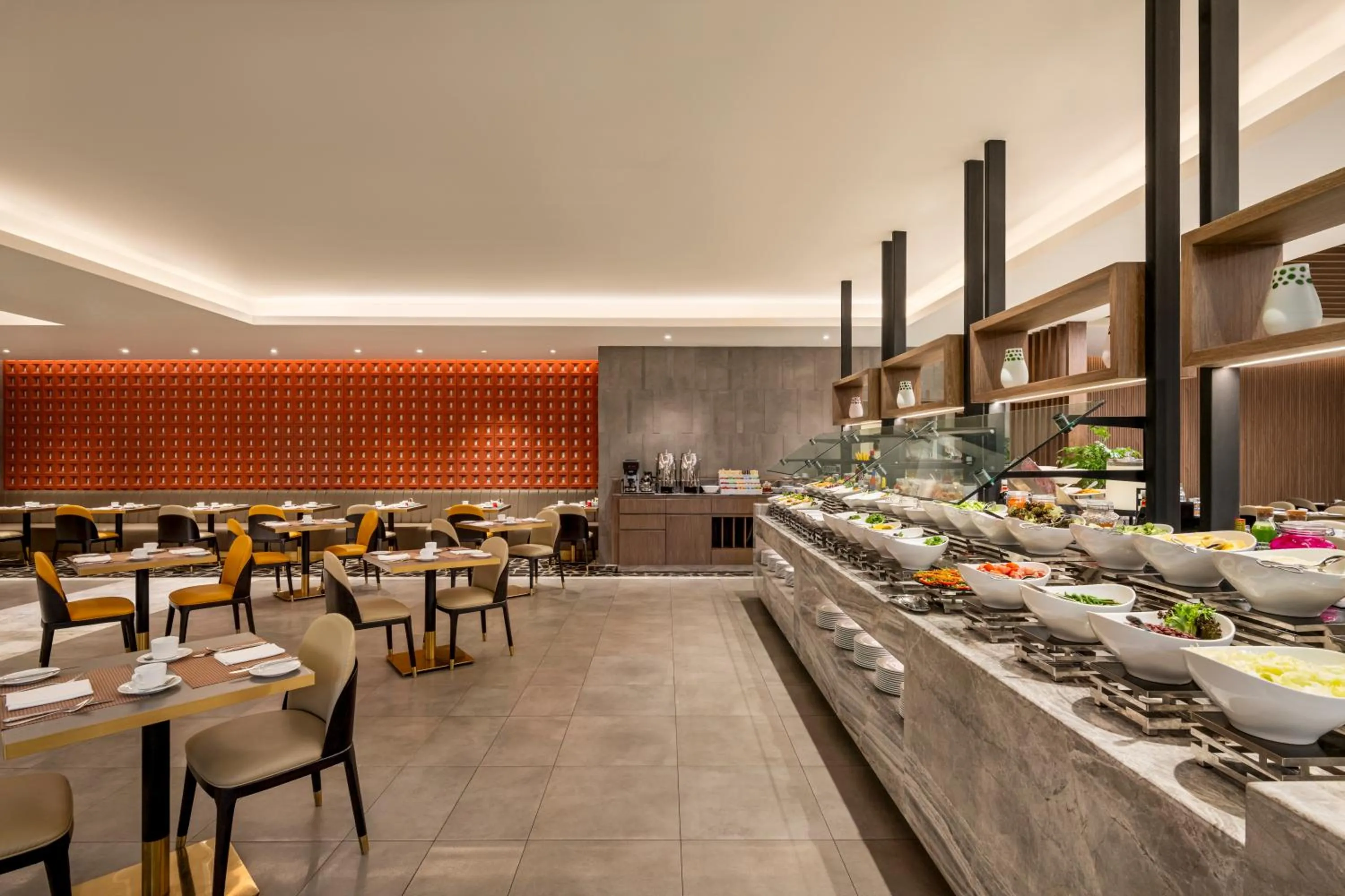 Restaurant/places to eat in Movenpick Hotel & Residences Hajar Tower Makkah