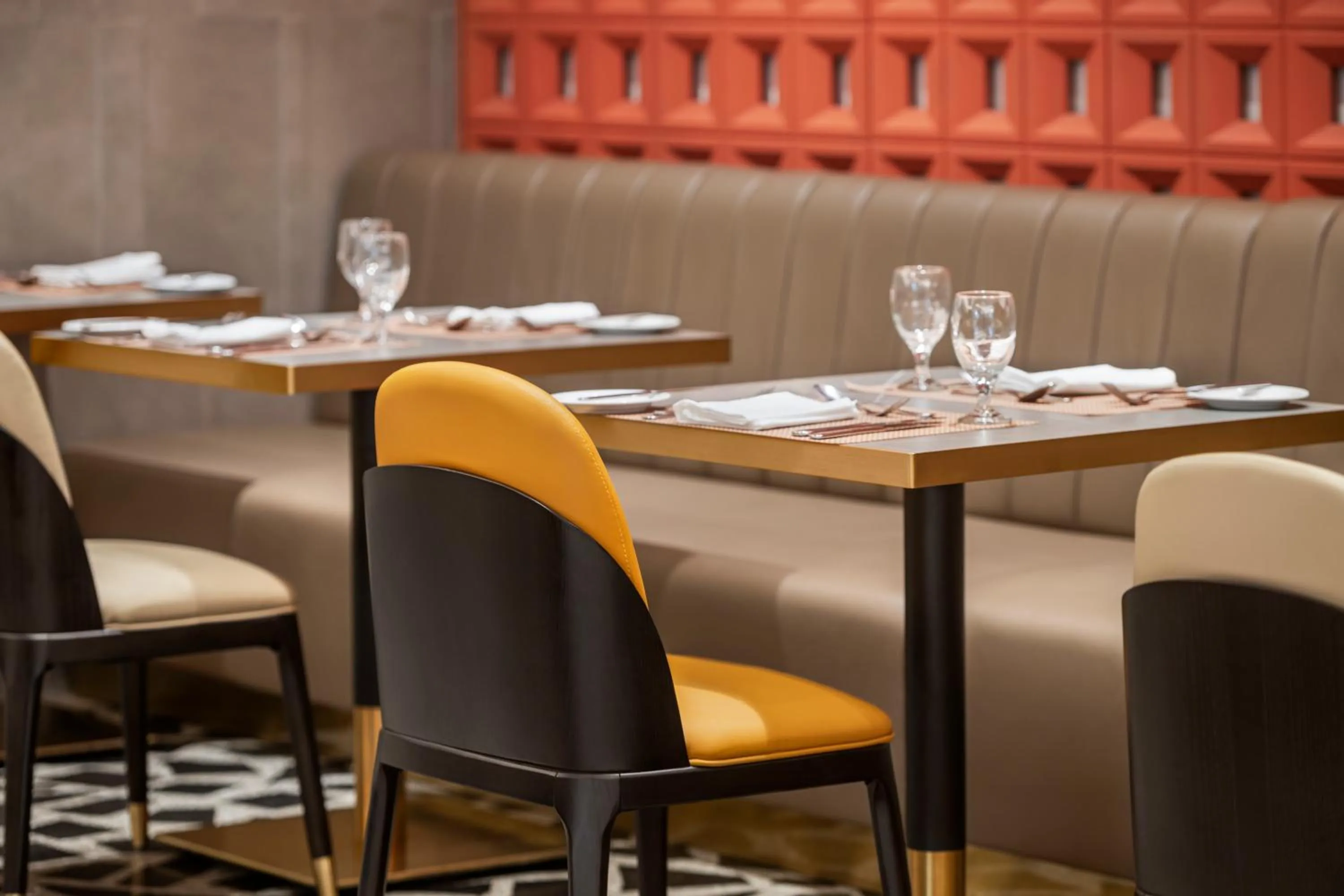 Restaurant/places to eat in Movenpick Hotel & Residences Hajar Tower Makkah