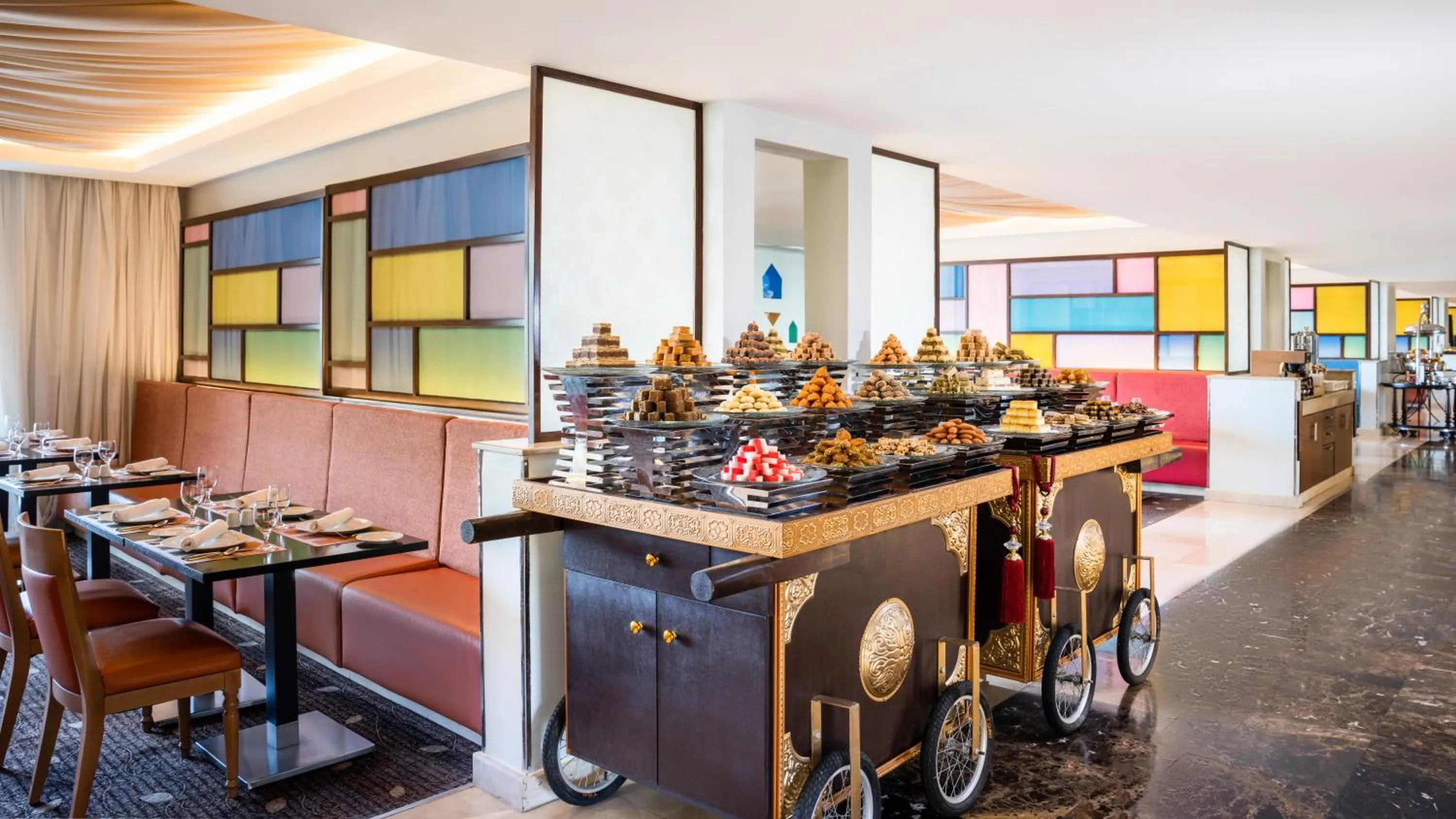 Restaurant/places to eat in Movenpick Hotel & Residences Hajar Tower Makkah