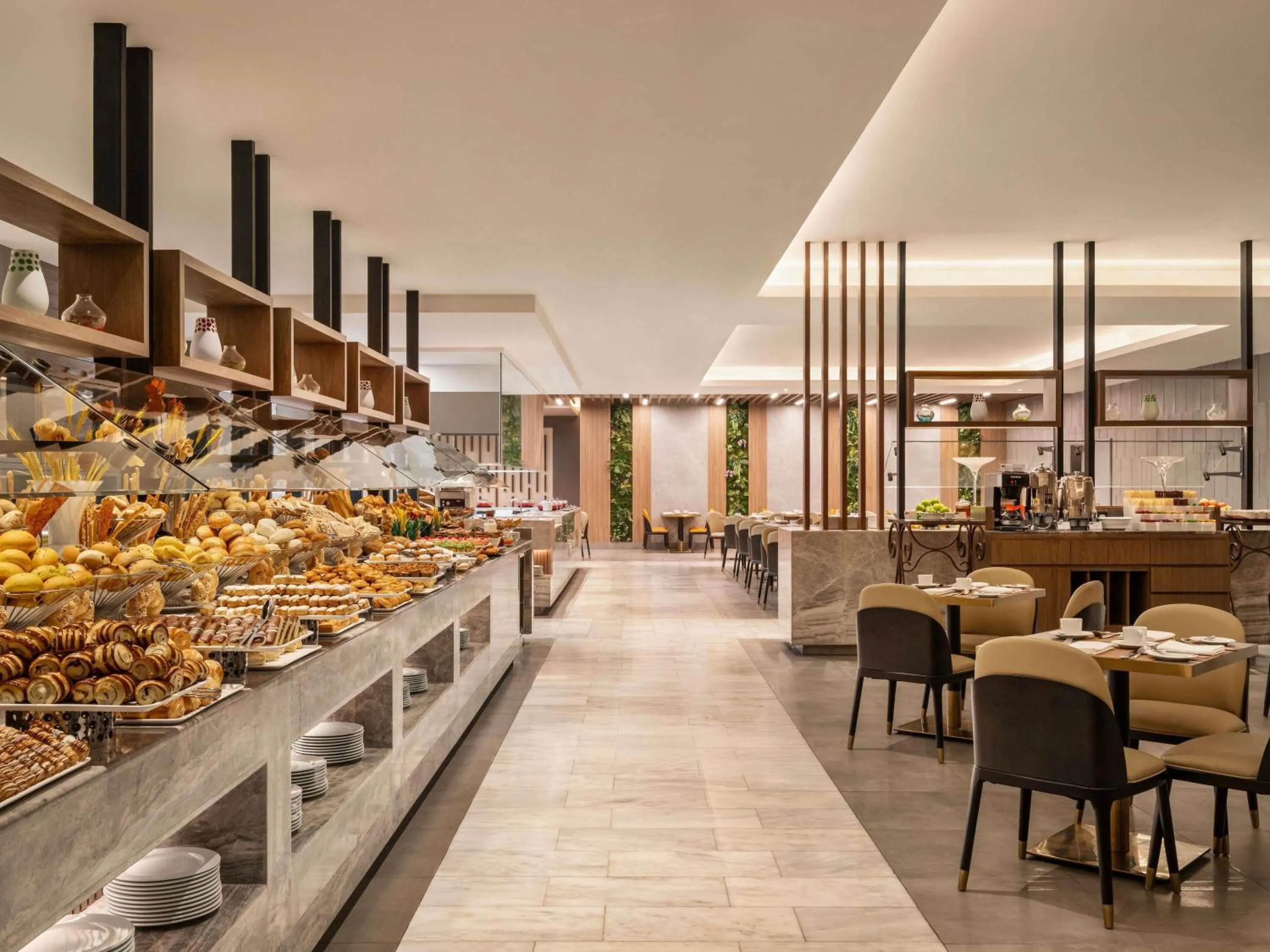 Restaurant/places to eat in Movenpick Hotel & Residences Hajar Tower Makkah