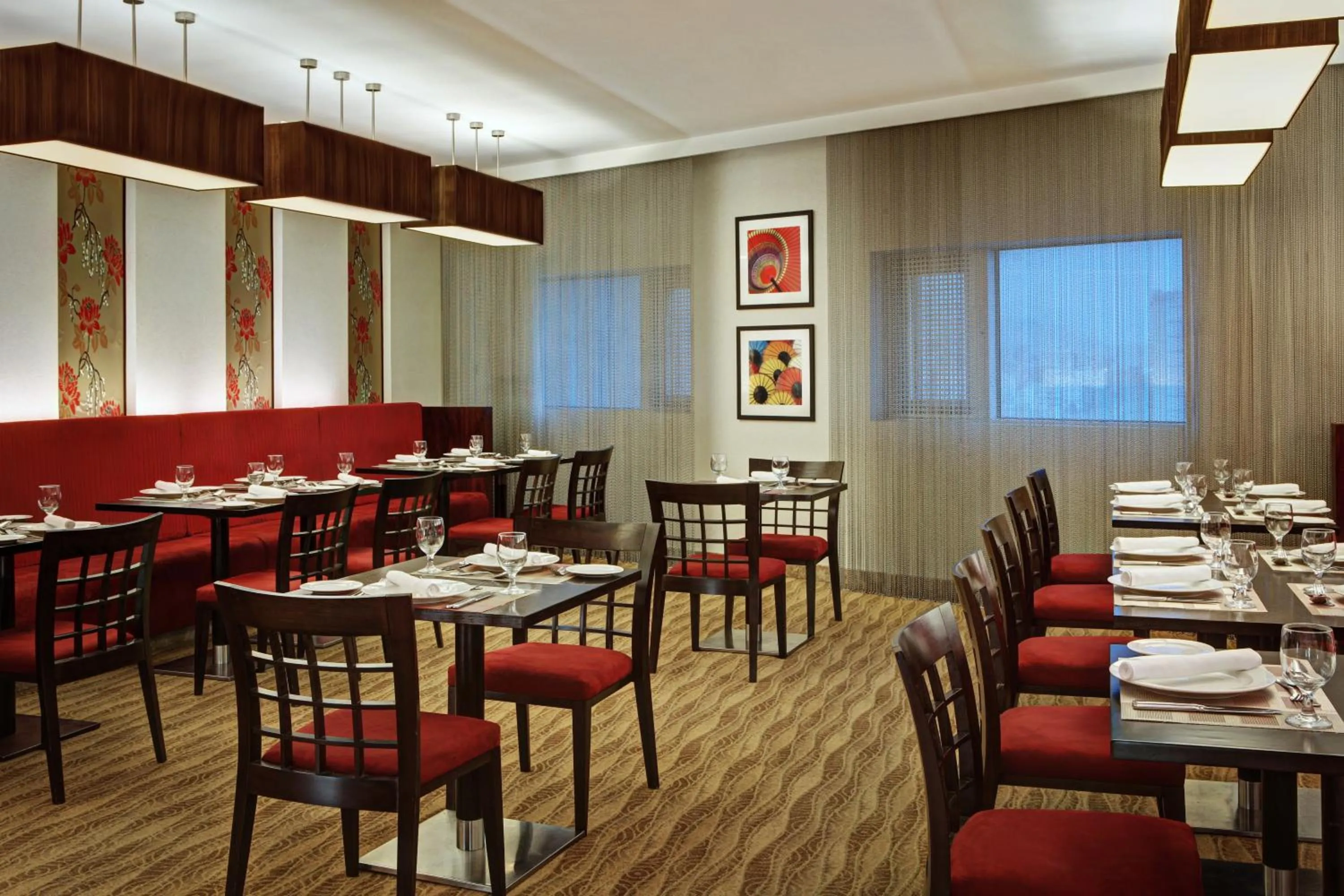 Restaurant/places to eat in Movenpick Hotel & Residences Hajar Tower Makkah