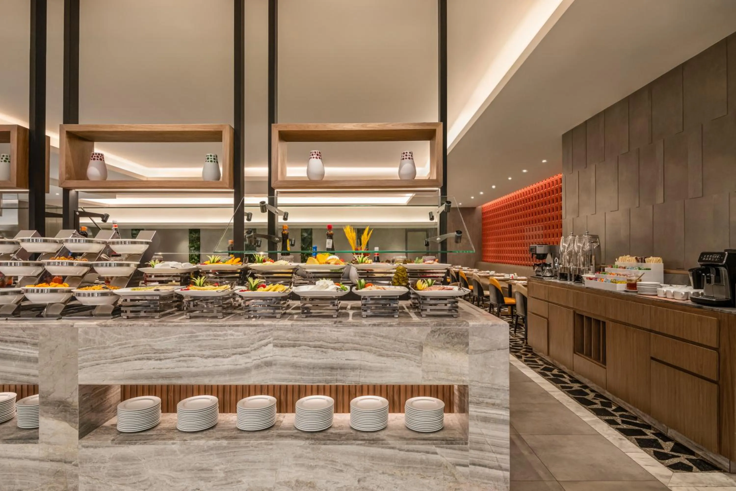 Restaurant/places to eat in Movenpick Hotel & Residences Hajar Tower Makkah