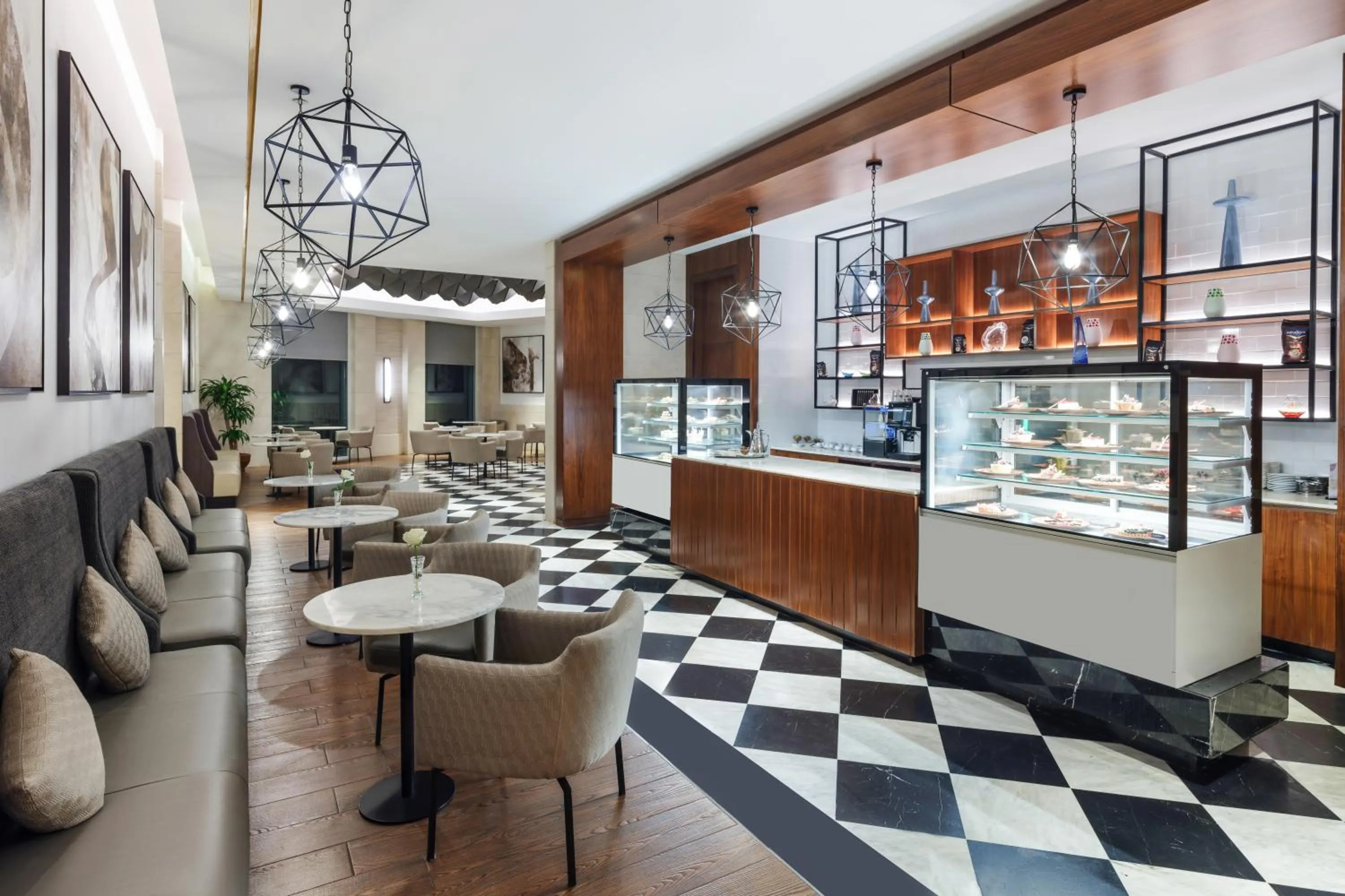 Restaurant/places to eat in Movenpick Hotel & Residences Hajar Tower Makkah