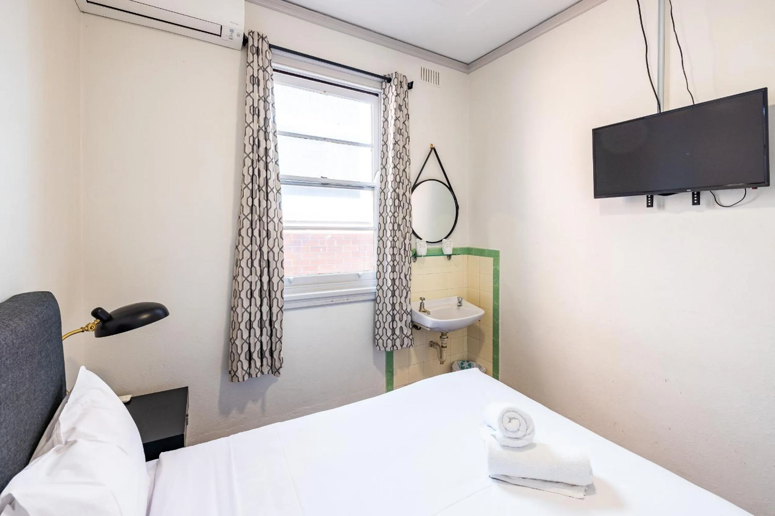 Photo of the whole room, Bed in The Tamworth Hotel