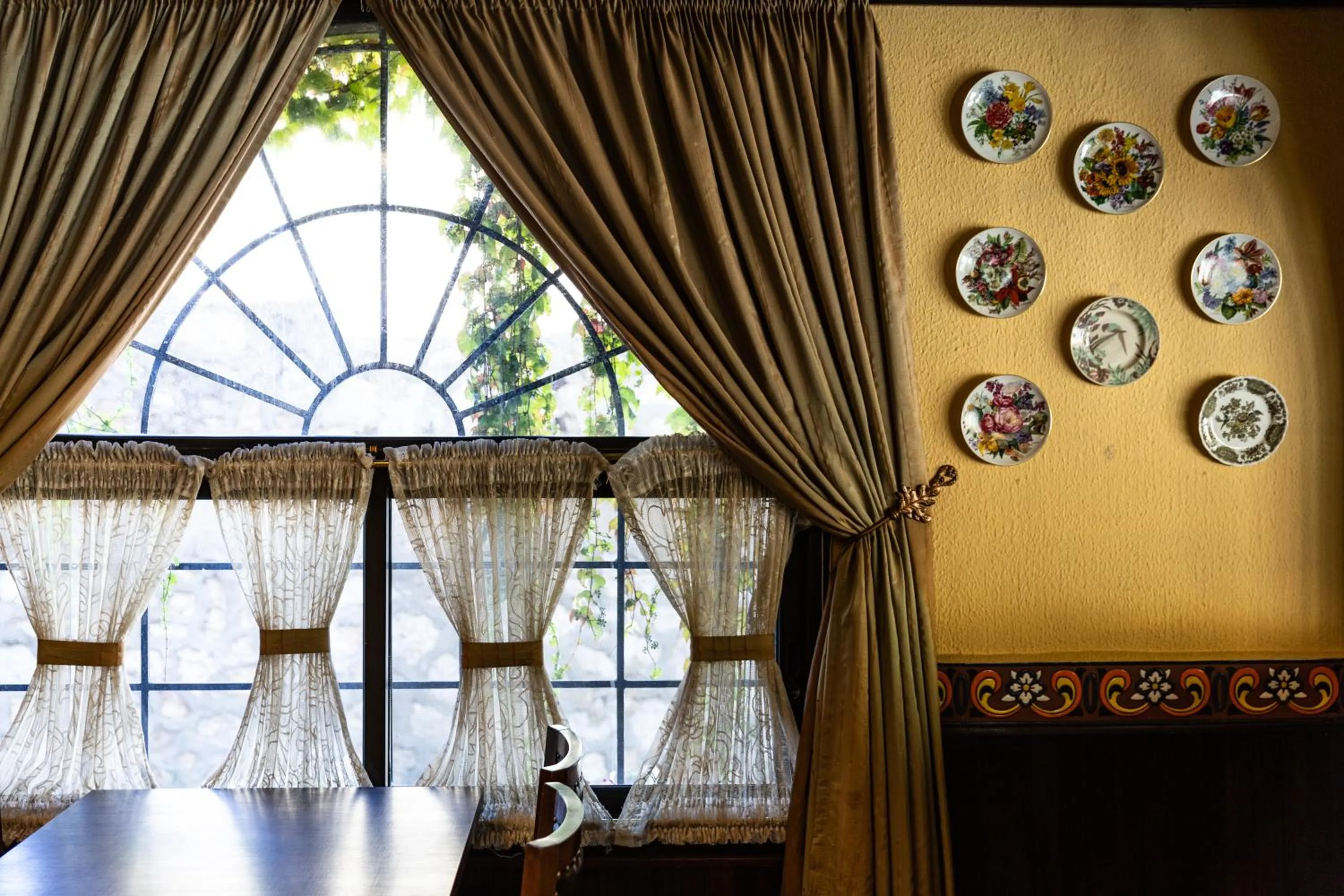 Restaurant/places to eat in Le Cedrus Hotel