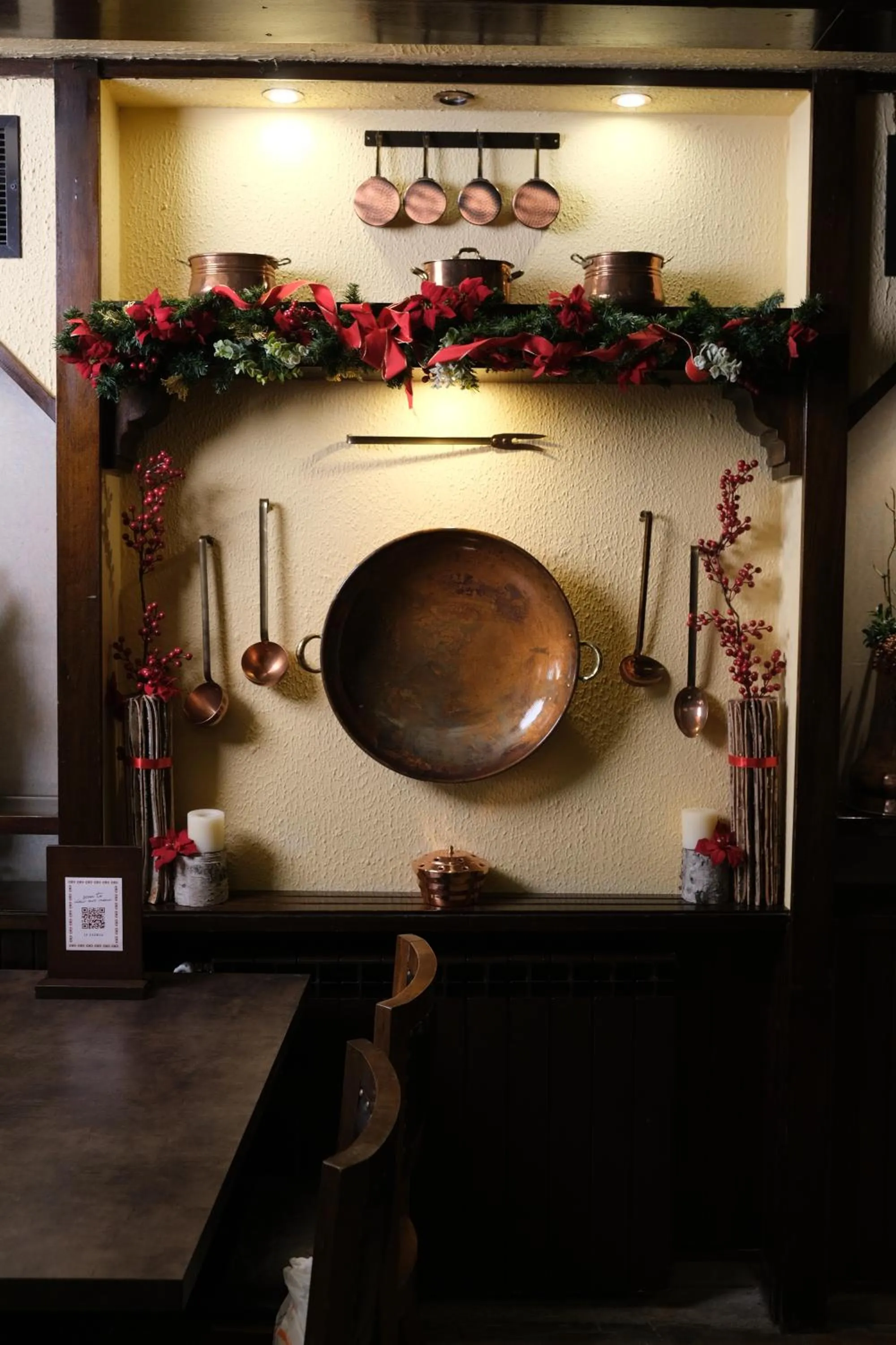 Restaurant/places to eat in Le Cedrus Hotel