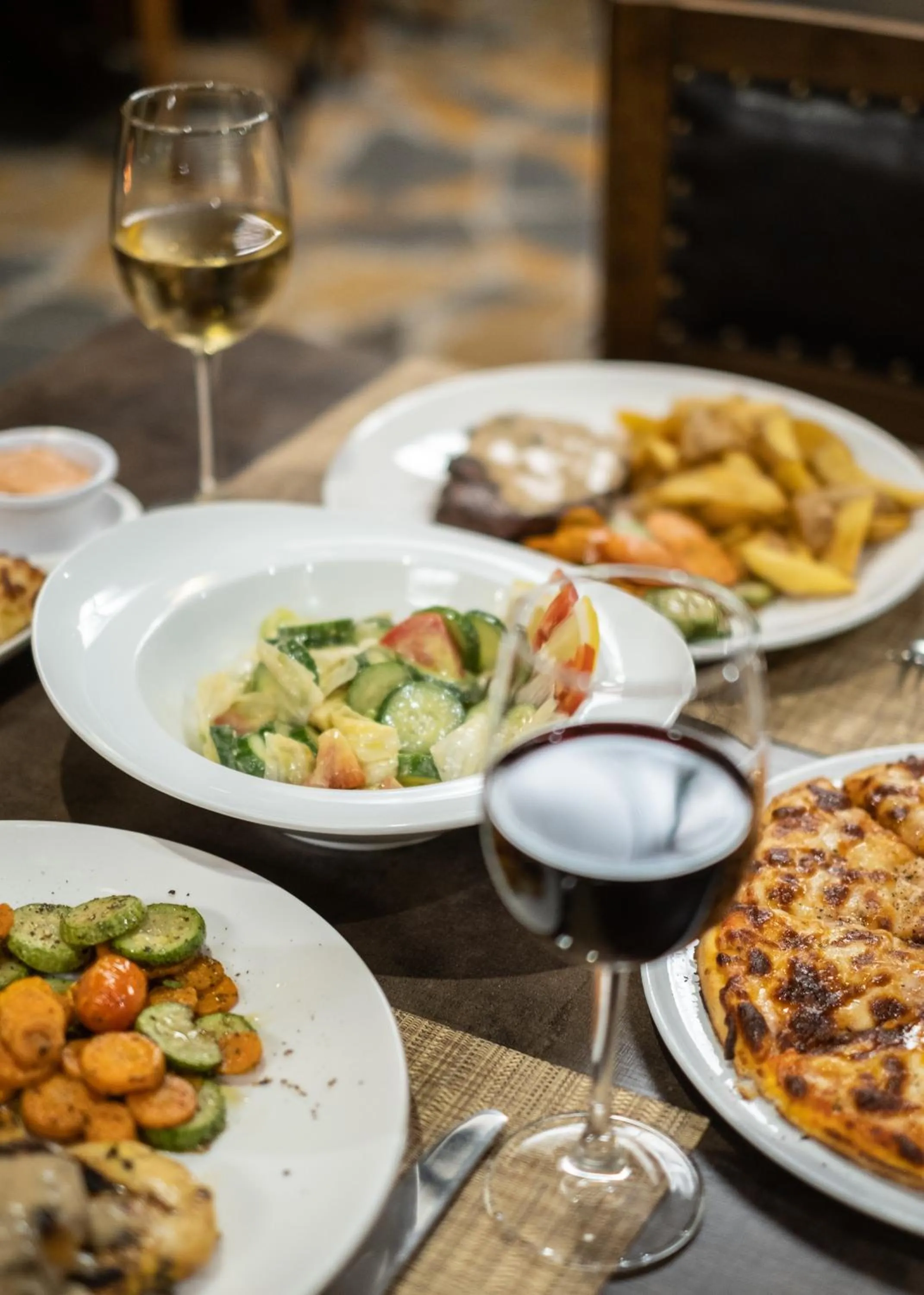 Restaurant/places to eat in Le Cedrus Hotel