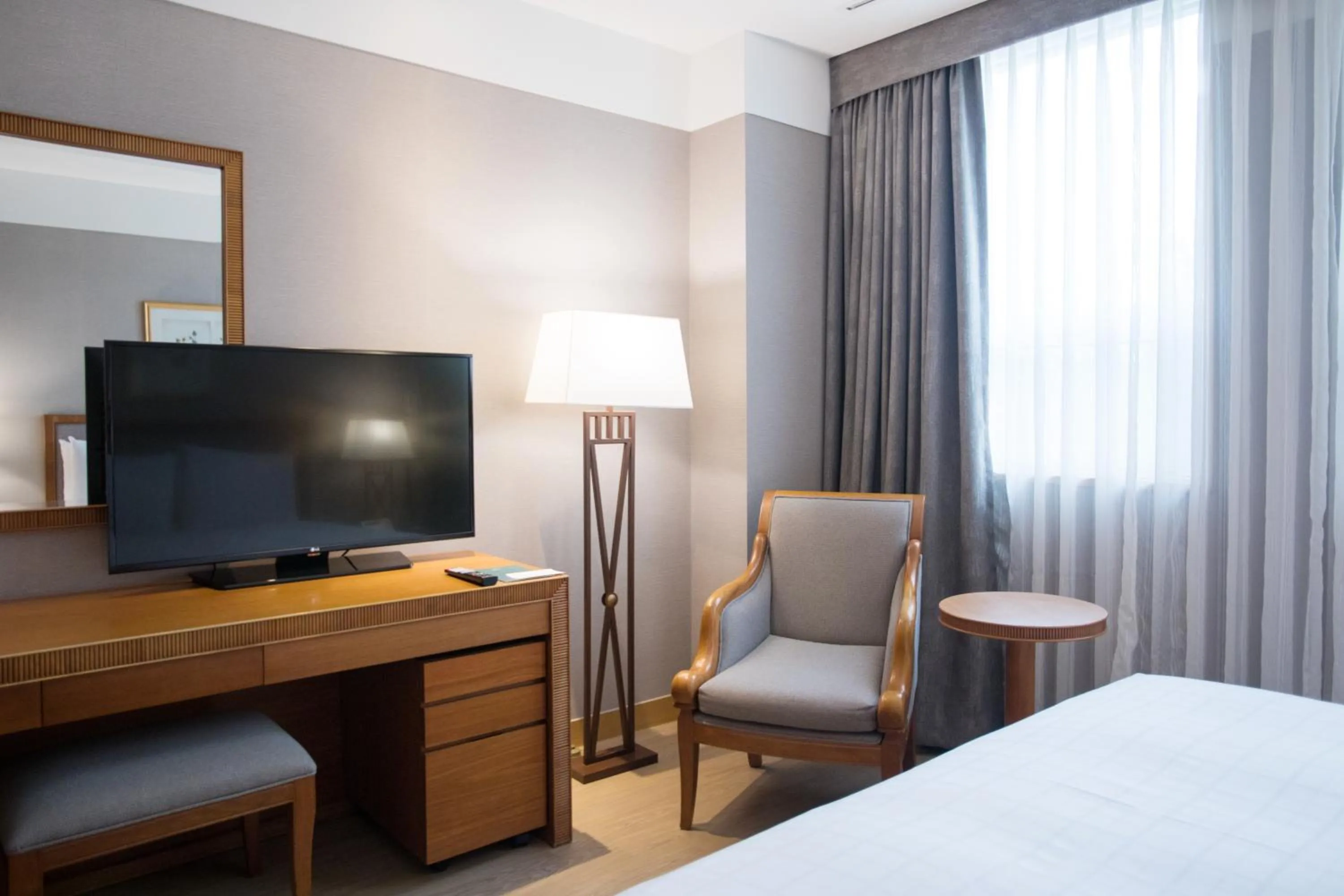 Photo of the whole room, Bed in Mayfield Hotel Seoul