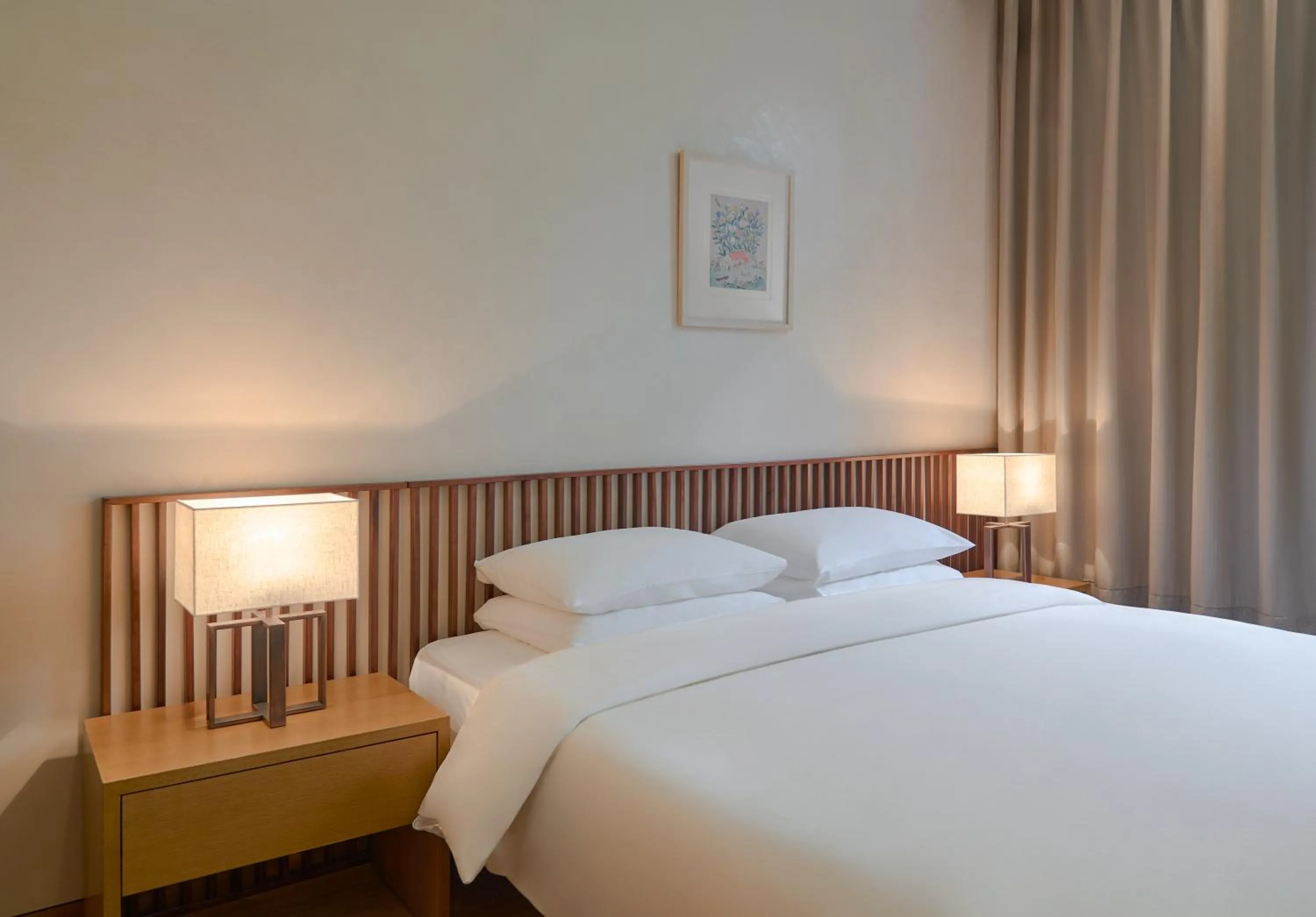 Photo of the whole room, Bed in Mayfield Hotel Seoul