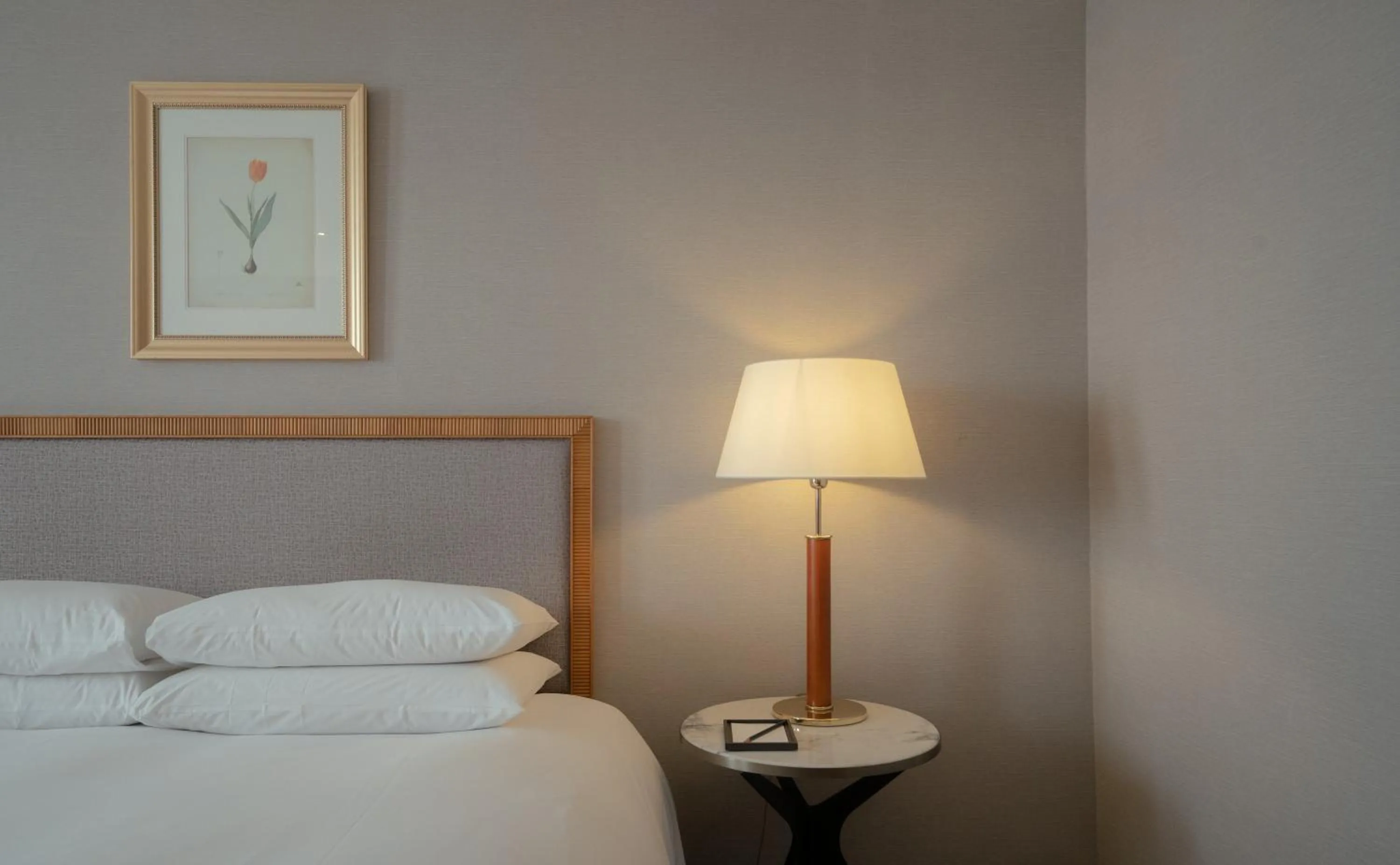 Photo of the whole room, Bed in Mayfield Hotel Seoul