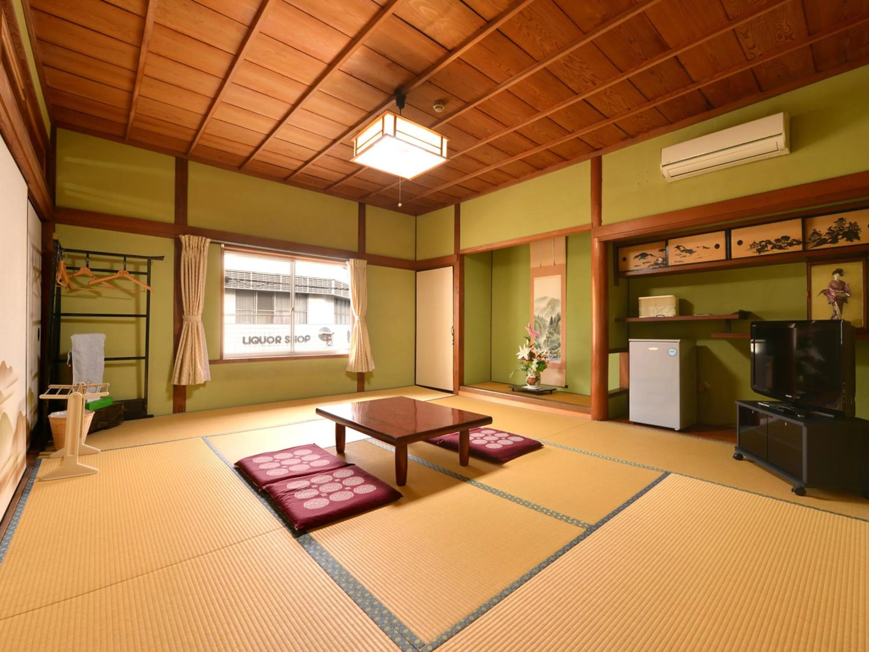 Photo of the whole room in Kikuya Ryokan