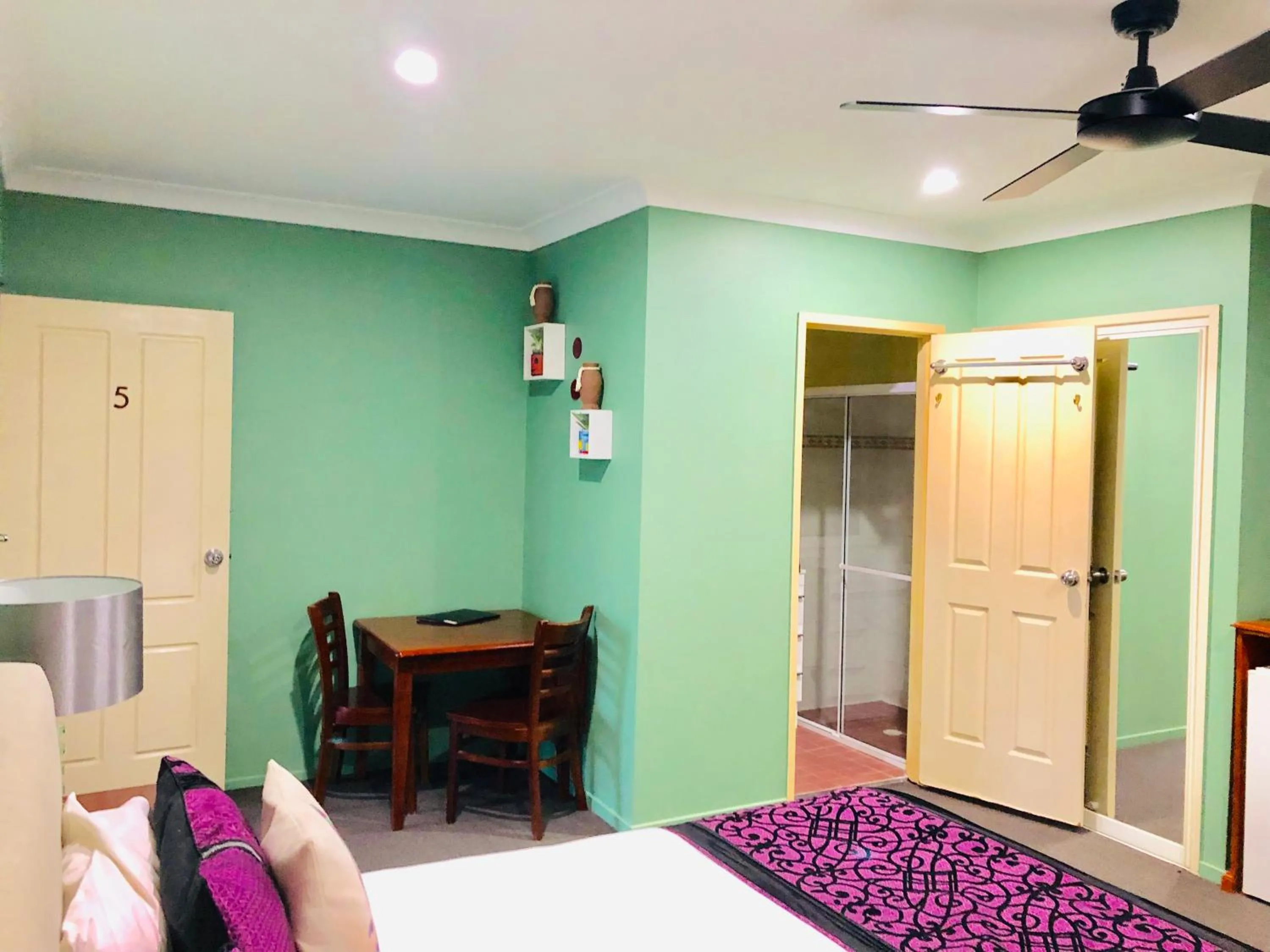 Bed in Aussie Rest Motel