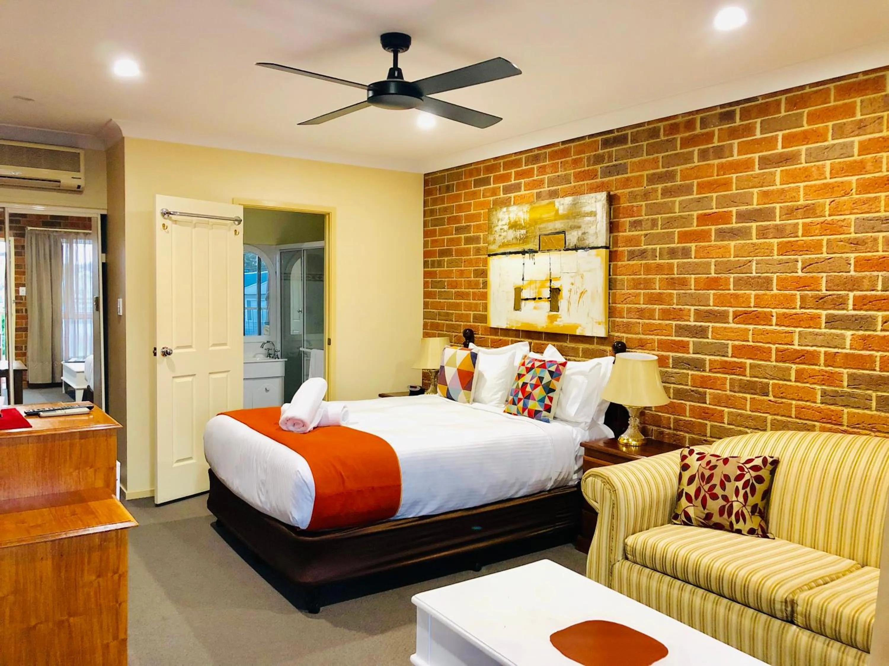 Bed in Aussie Rest Motel