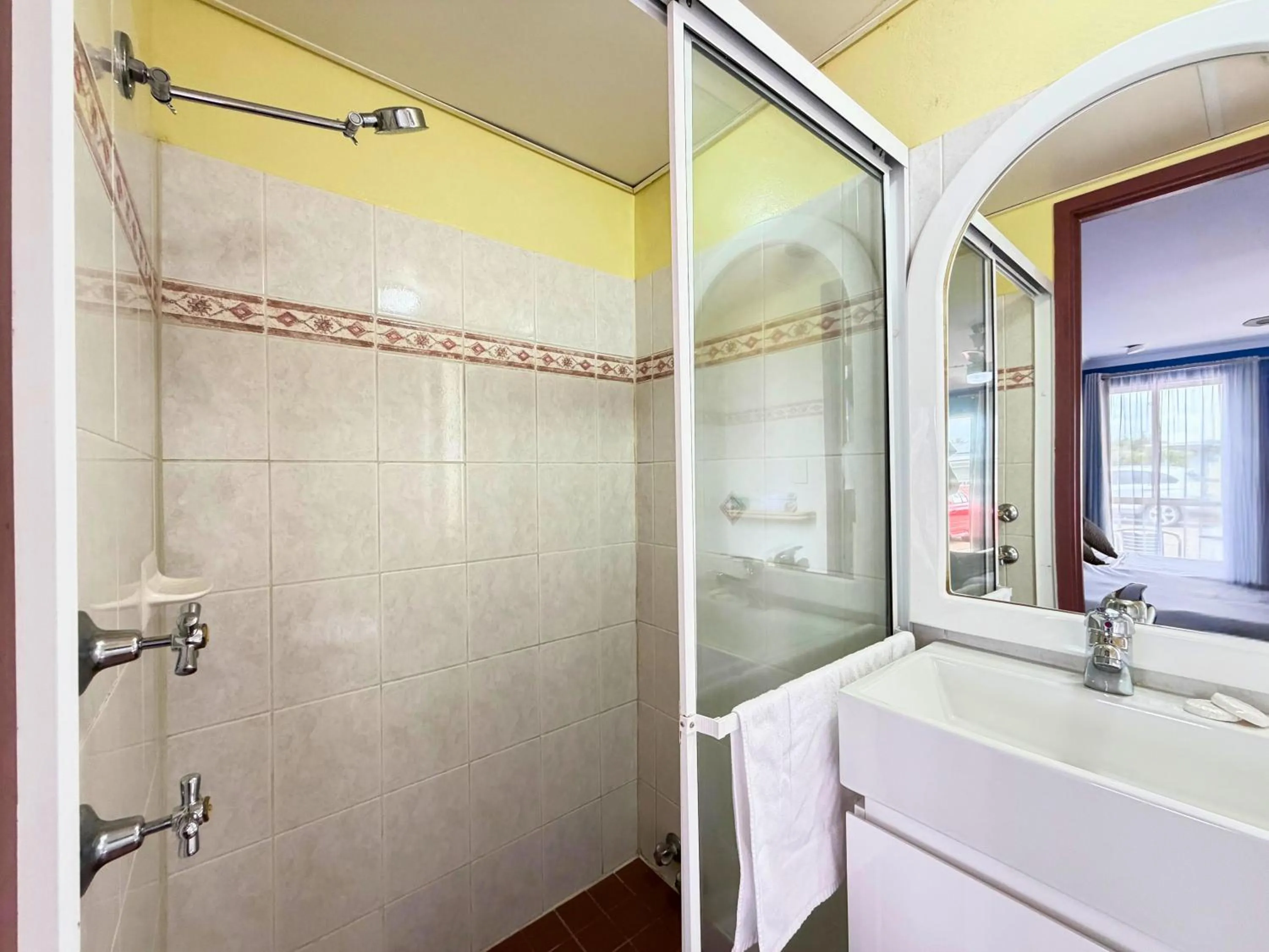 Bathroom in Aussie Rest Motel