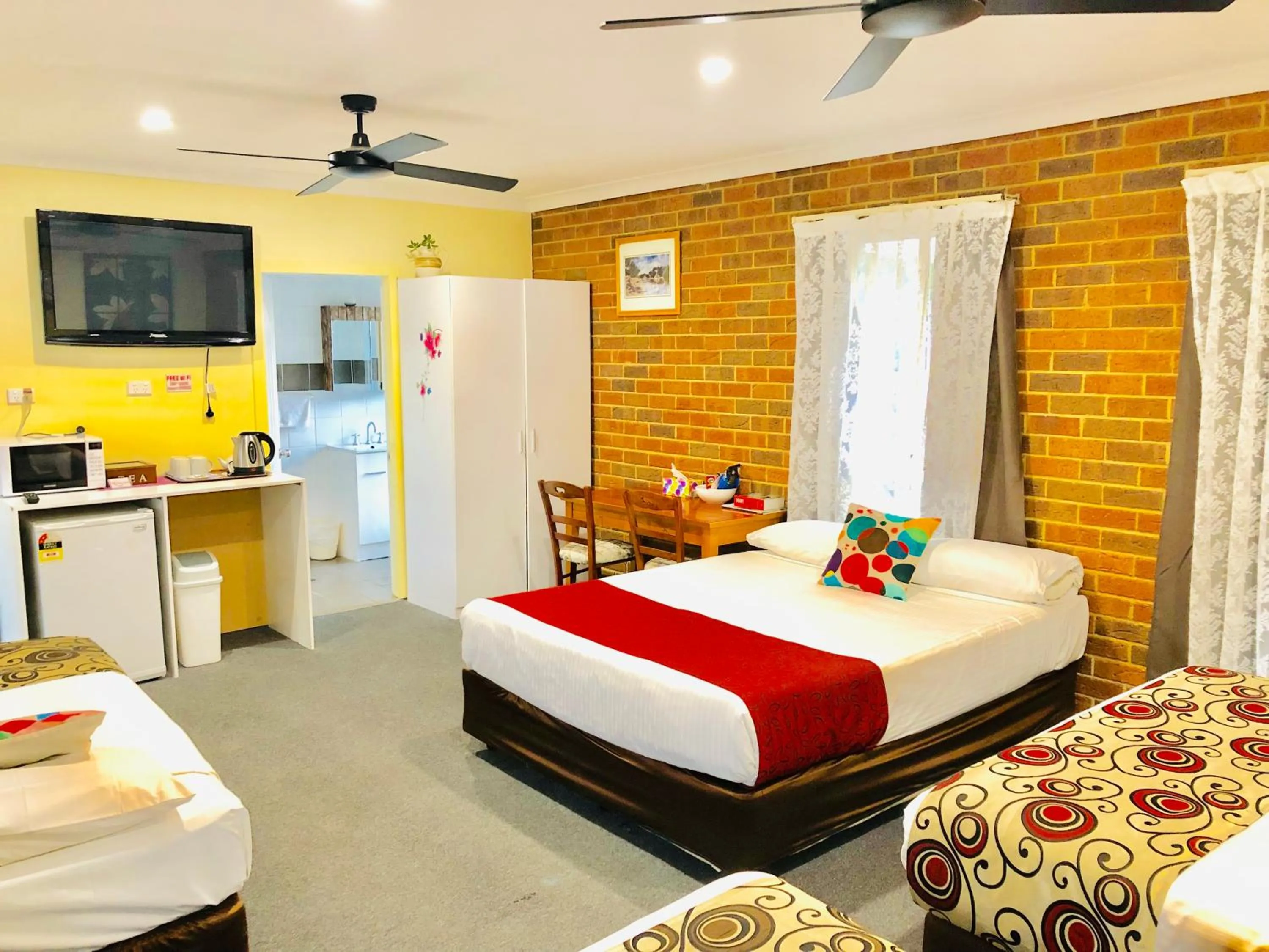 Bed in Aussie Rest Motel