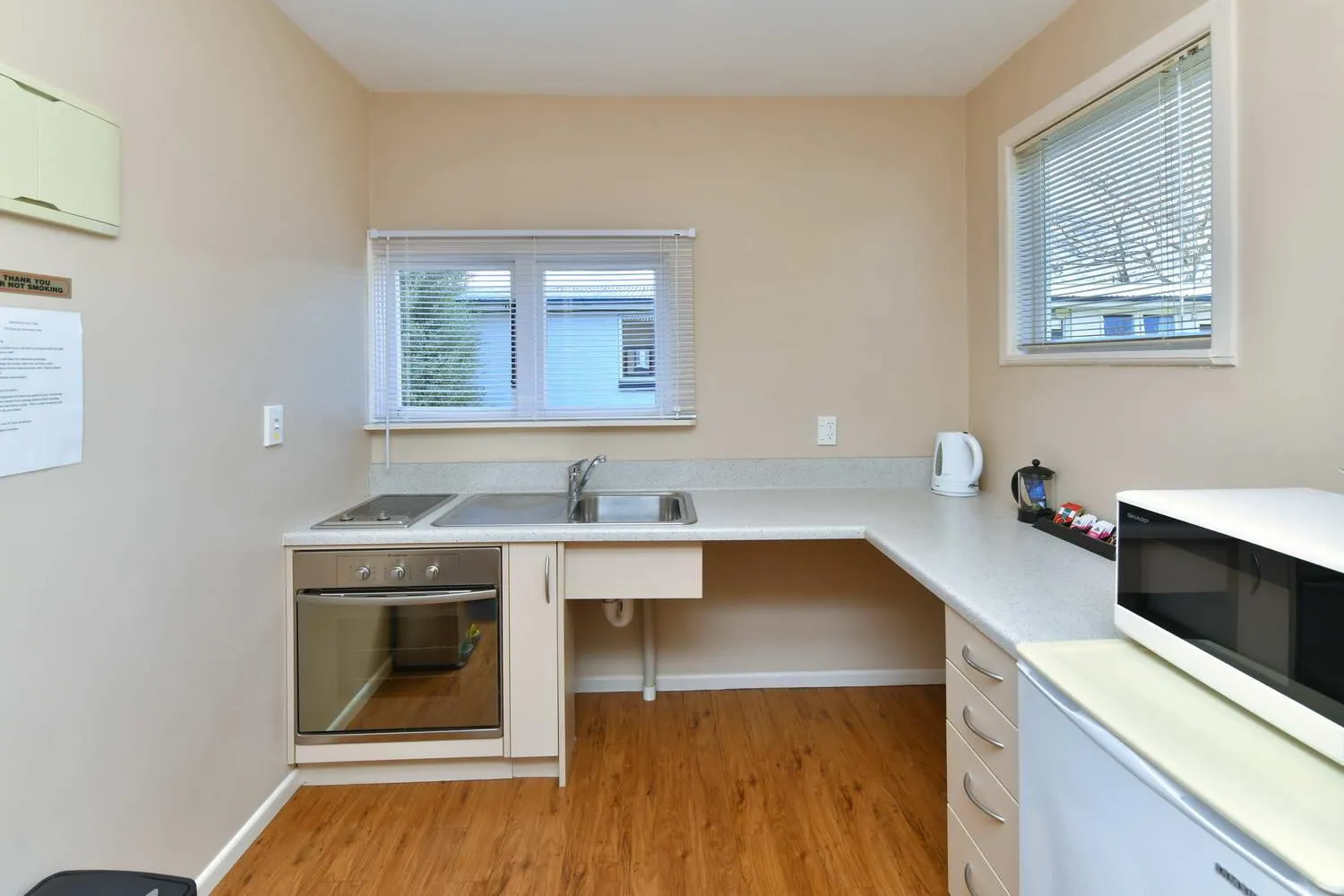 Kitchen or kitchenette in Wayside Motel