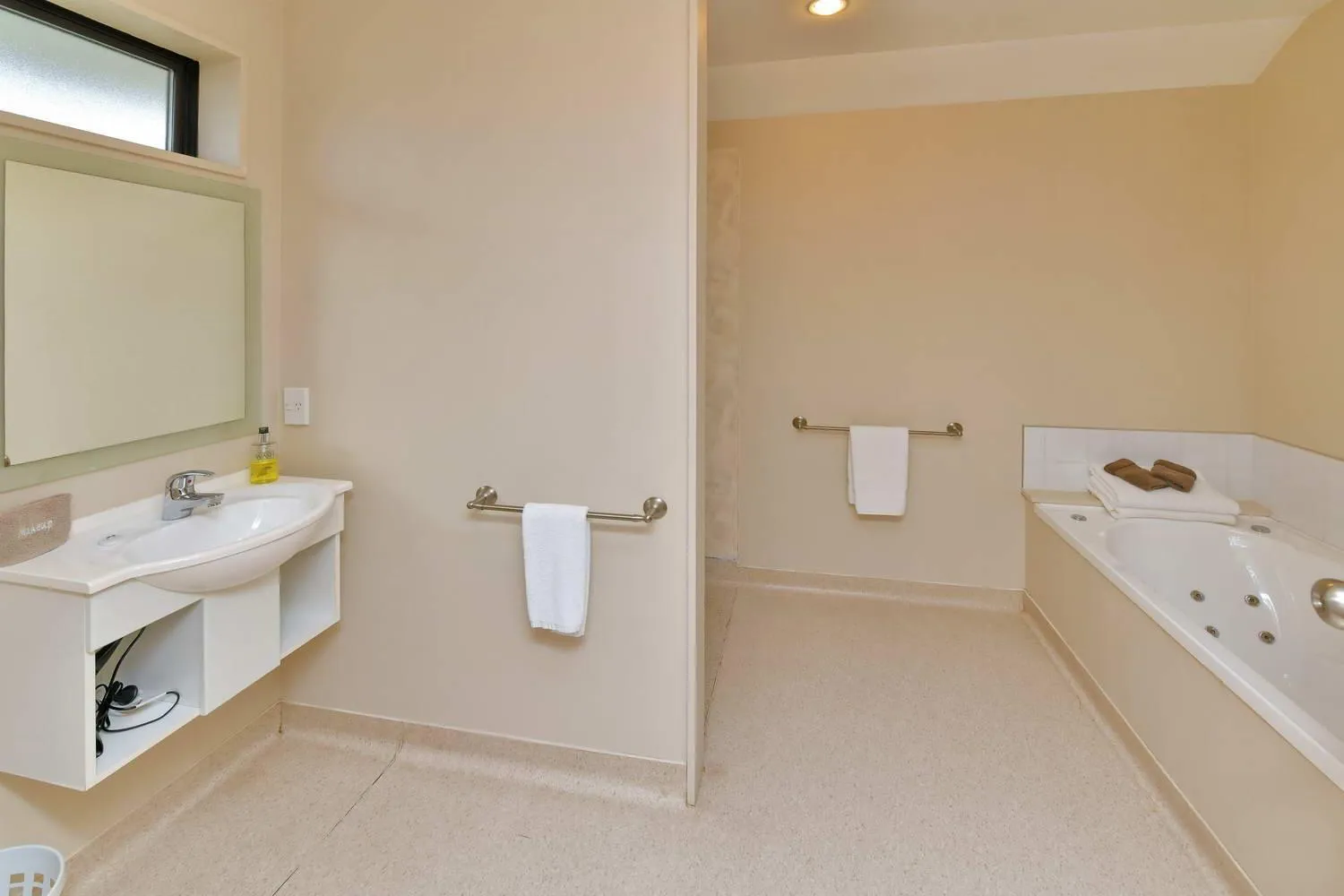 Bathroom in Wayside Motel