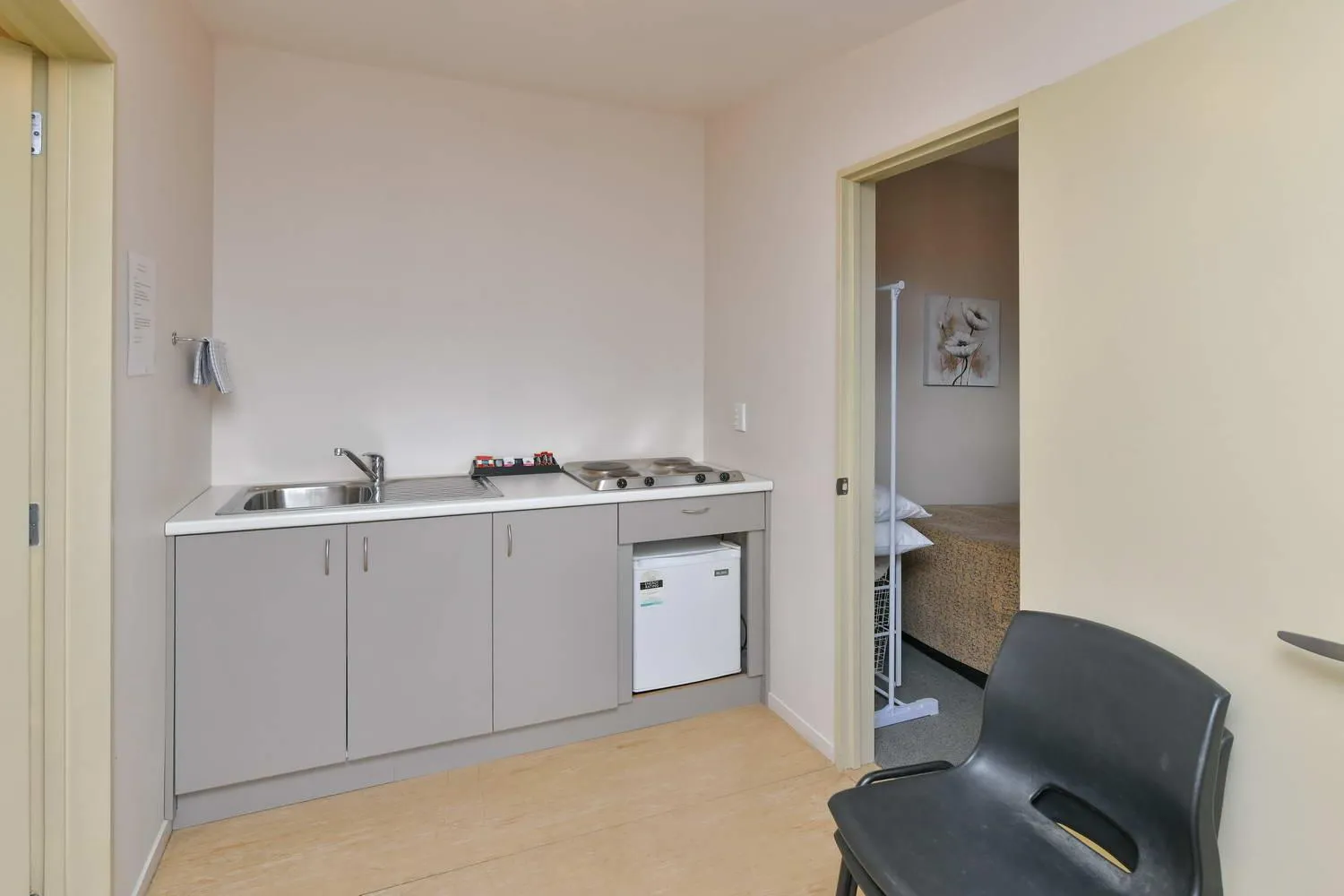 Kitchen or kitchenette in Wayside Motel