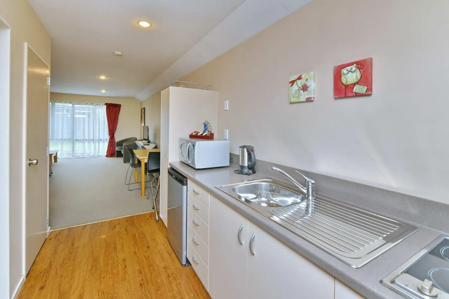 Kitchen or kitchenette in Wayside Motel
