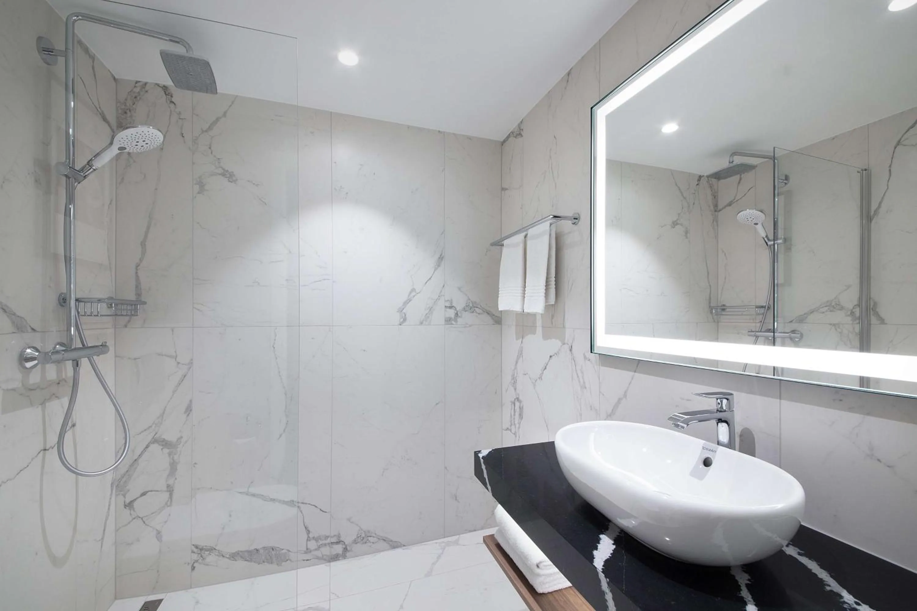 Shower in Radisson Blu Scandinavia Hotel, Oslo