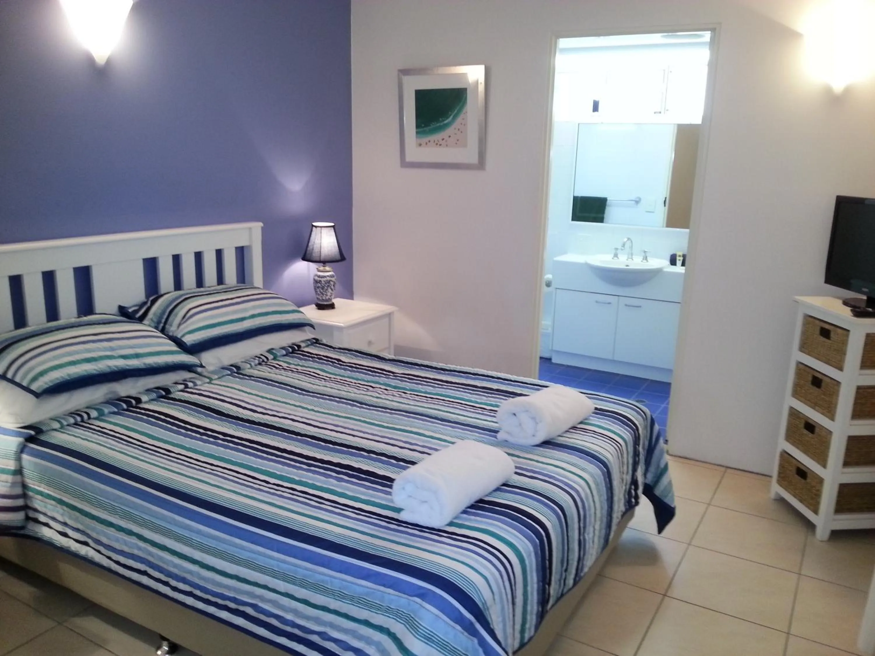 Bathroom, Bed in Bali Hai Apartments Noosa