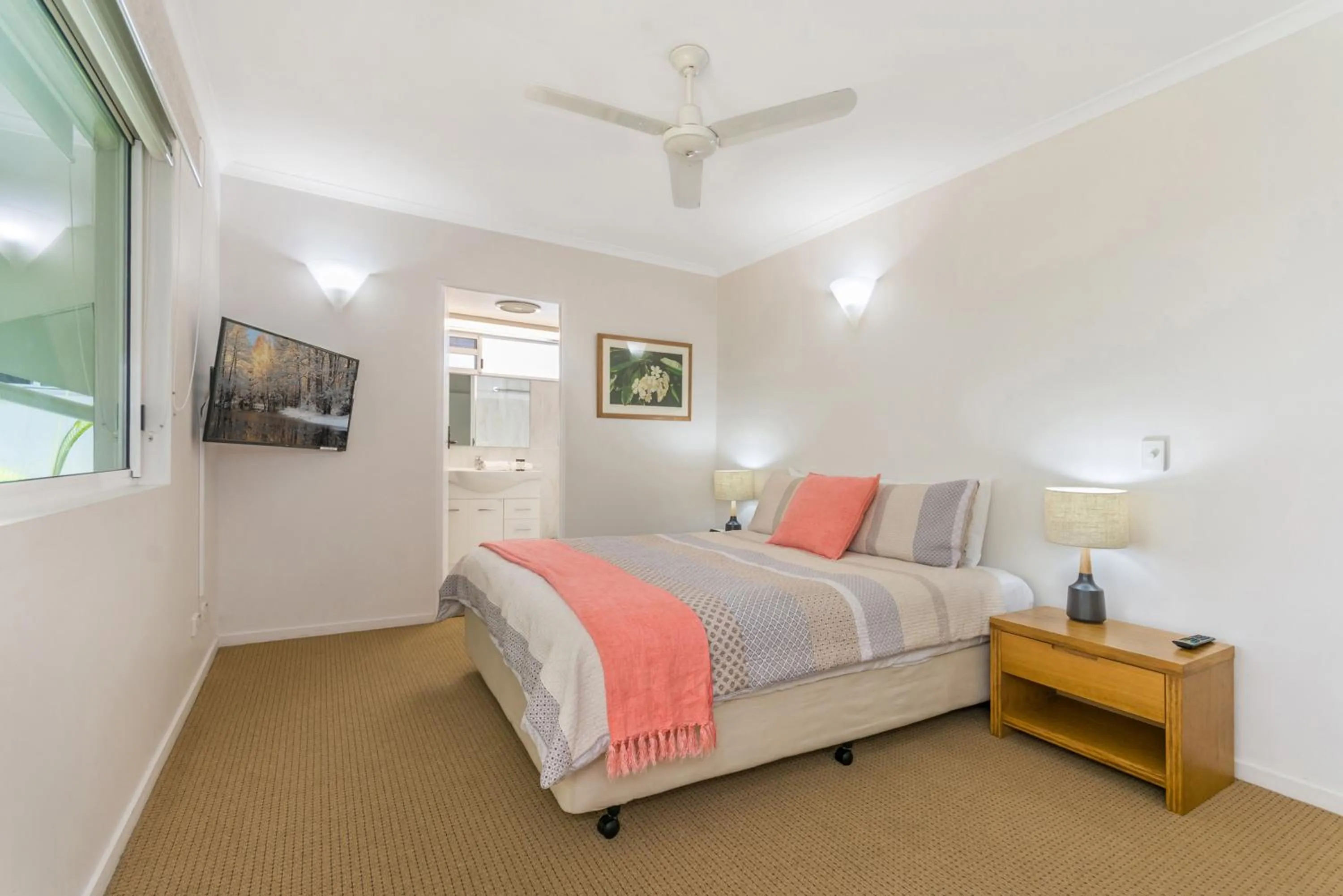 Bathroom, Bed in Bali Hai Apartments Noosa