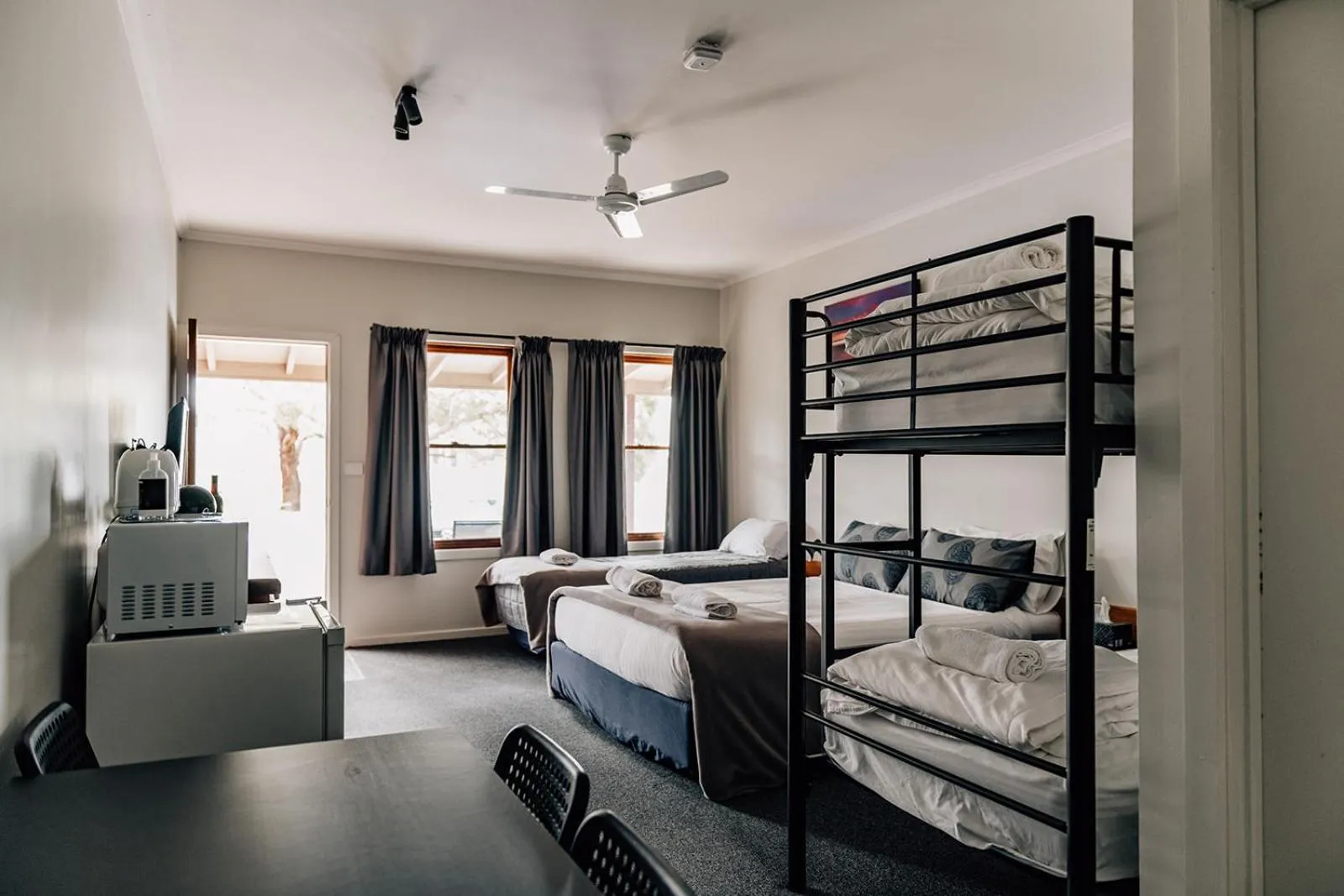 Photo of the whole room, Bed in Port Albert Motel