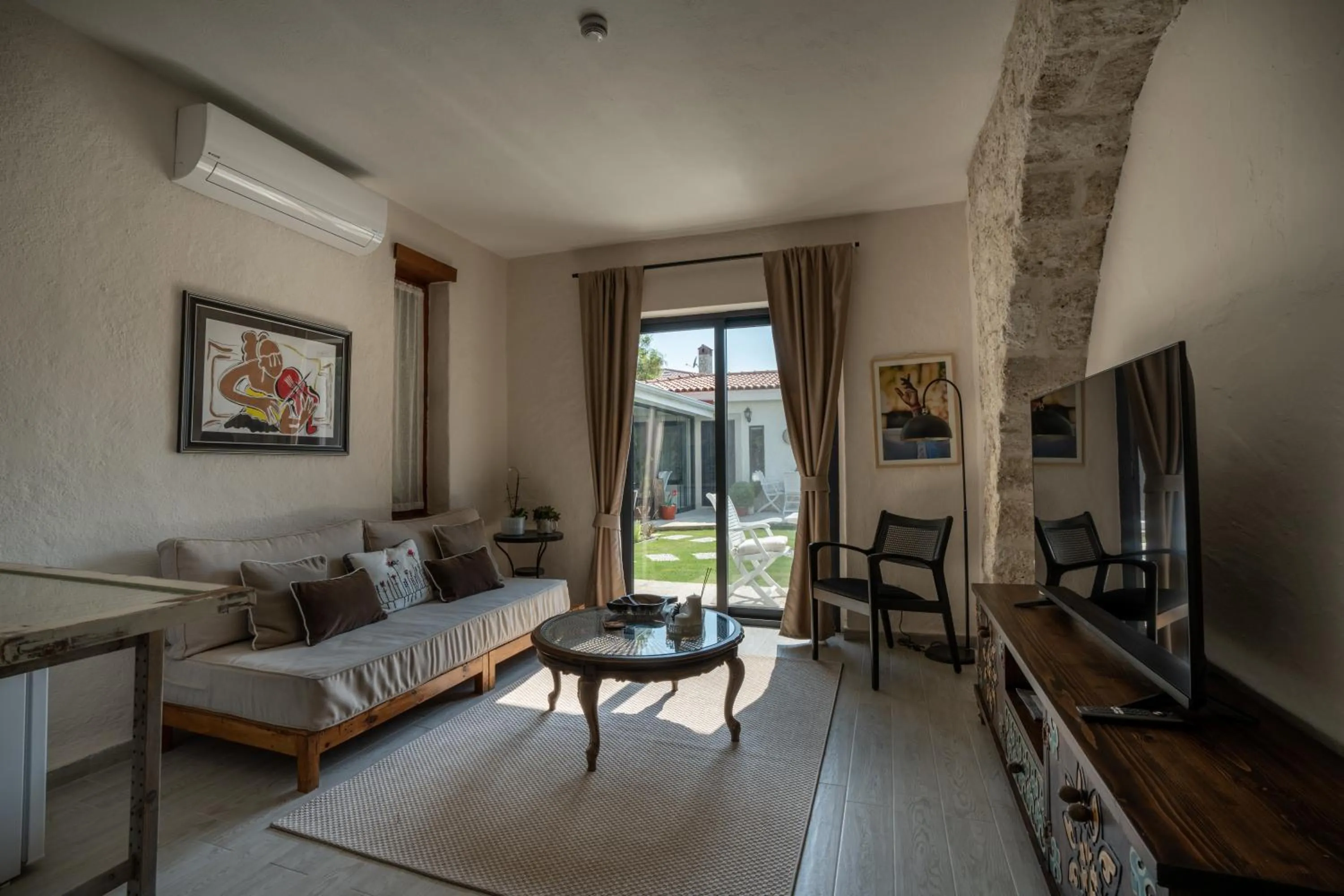 TV and multimedia, Bed in Sedirli Ev