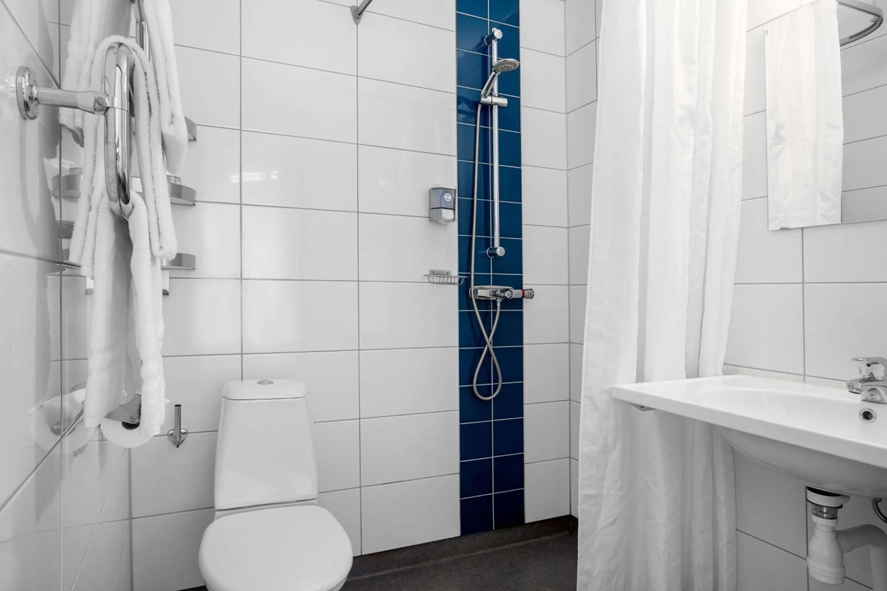 Bathroom in Dalhall Hotell