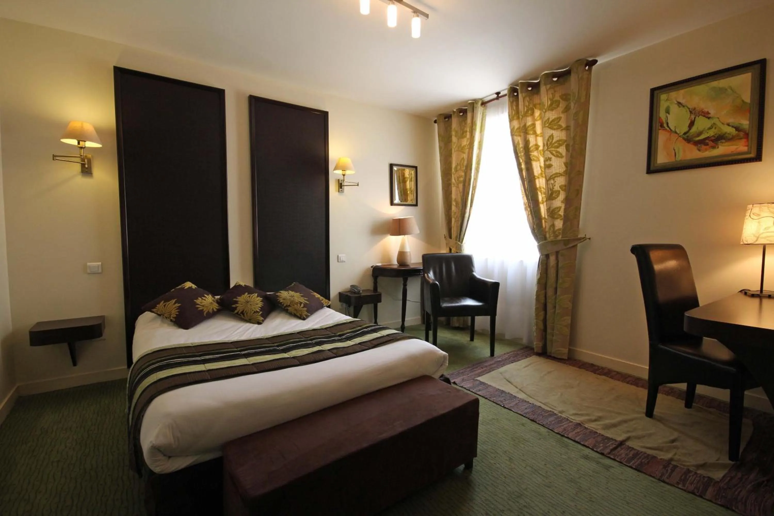 Bed in Hôtel Normandie Spa