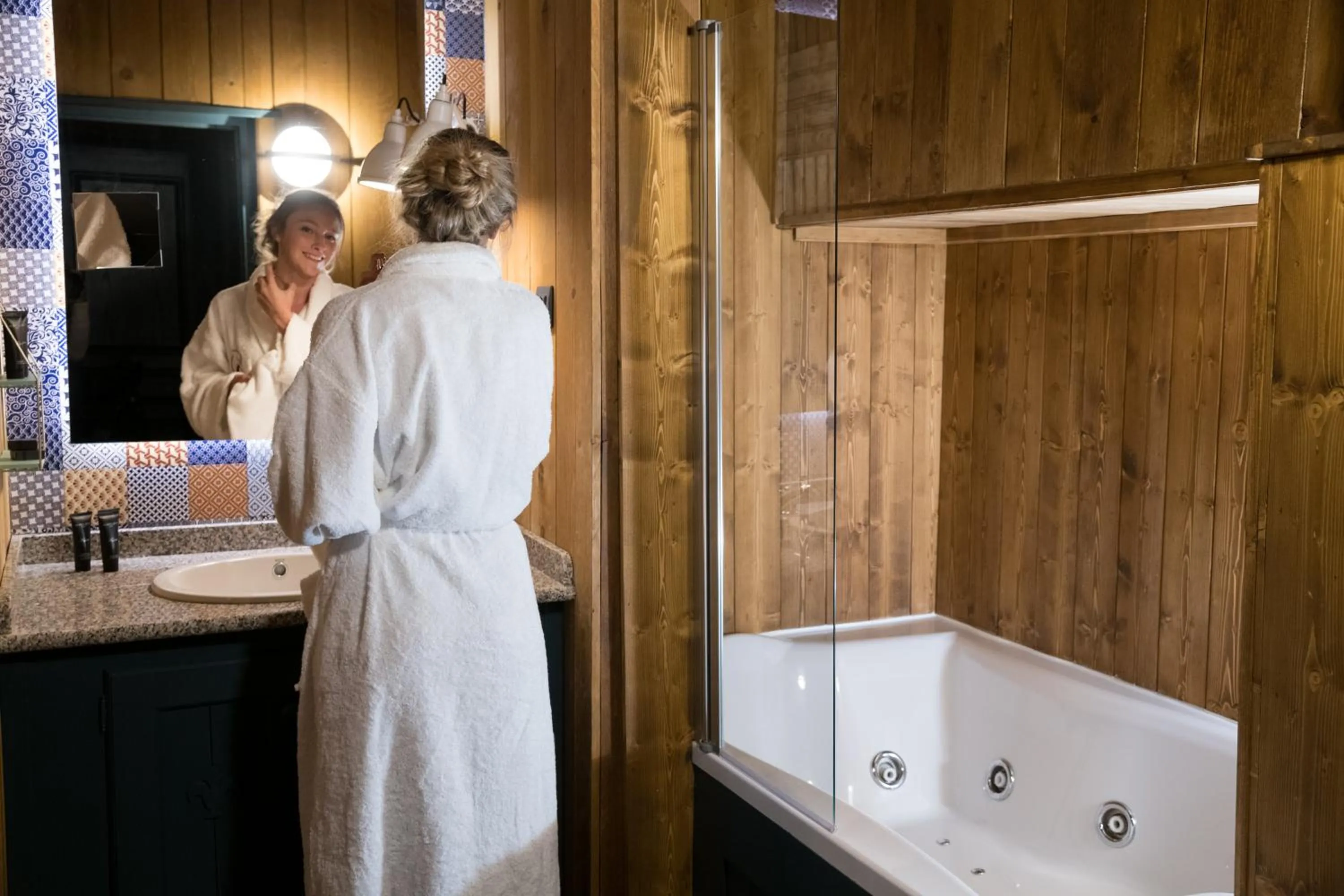 Hot Tub in Hôtel Village Montana by Les Etincelles