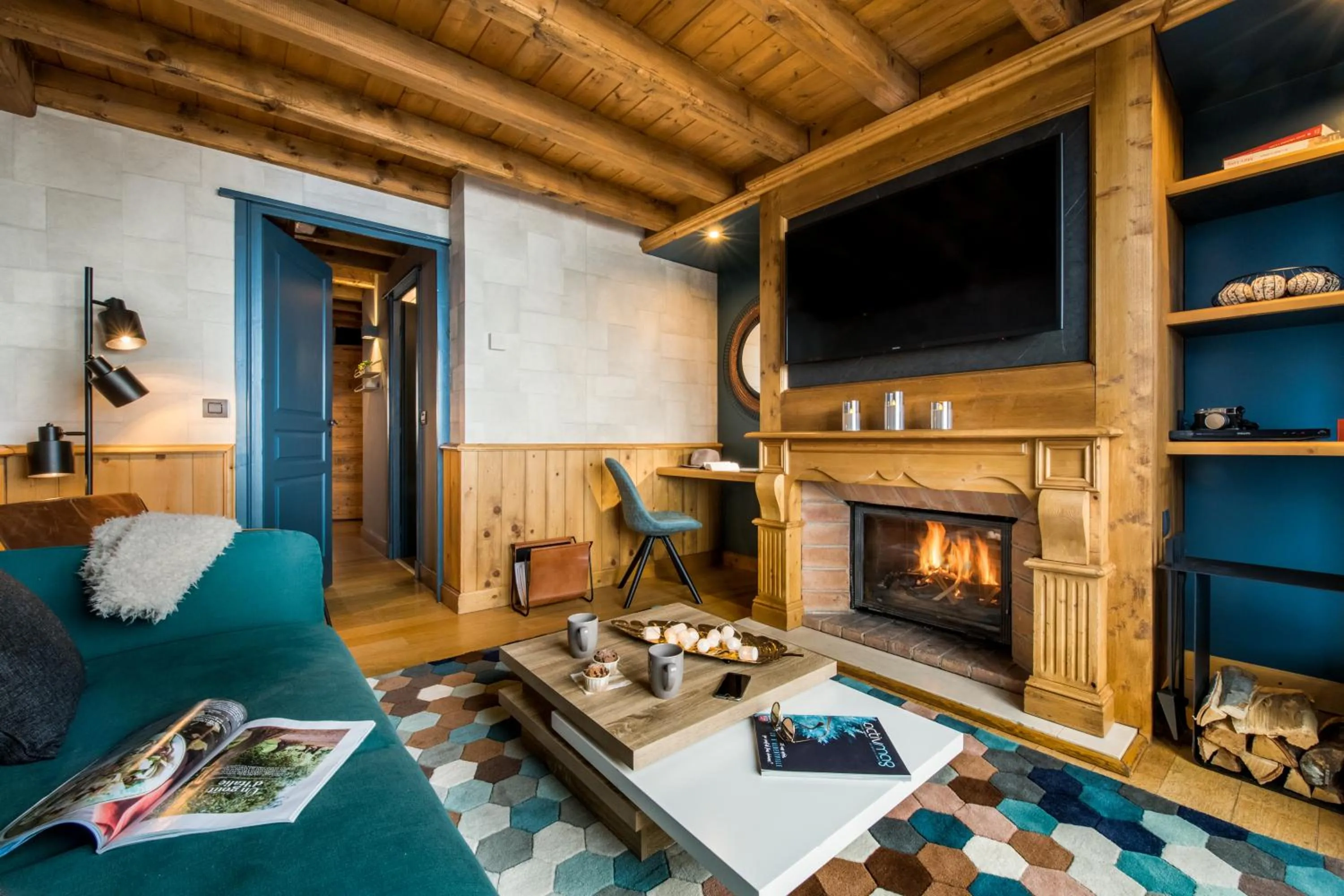 TV and multimedia in Hôtel Village Montana by Les Etincelles