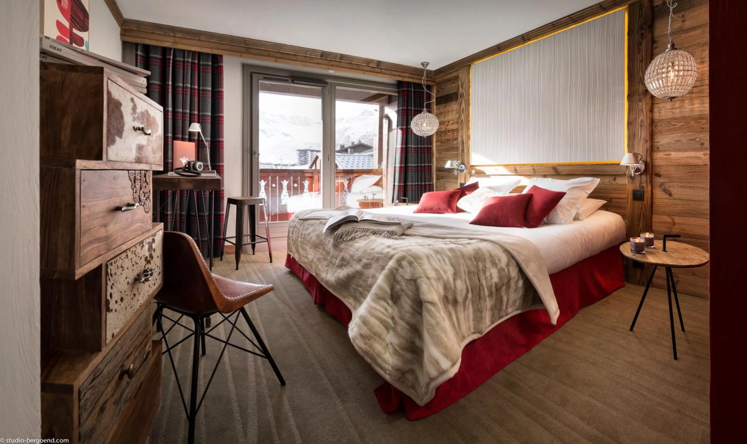 Bed in Hôtel Village Montana by Les Etincelles