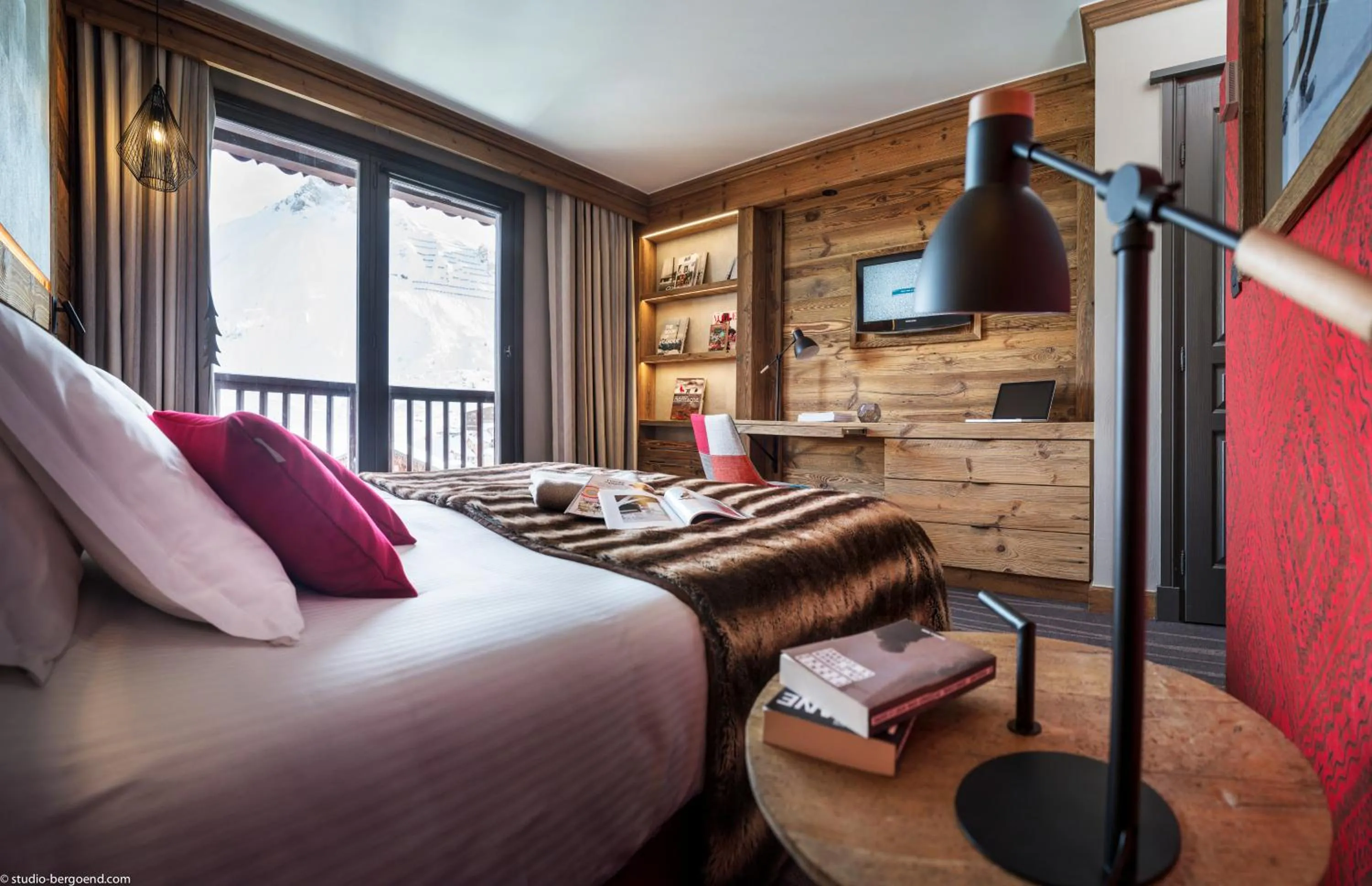 Bedroom, Bed in Hôtel Village Montana by Les Etincelles