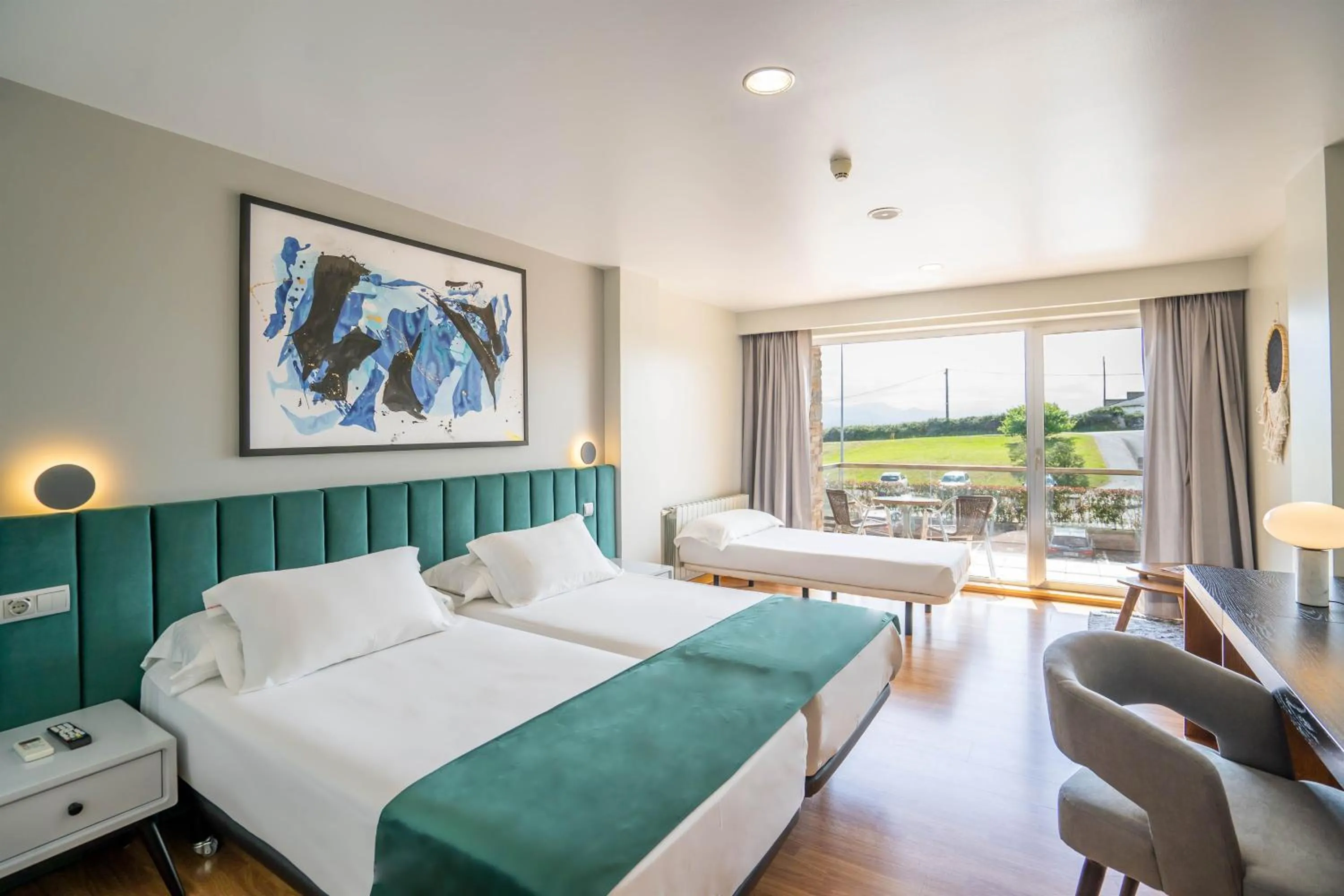 Photo of the whole room, Bed in Abba Comillas Hotel