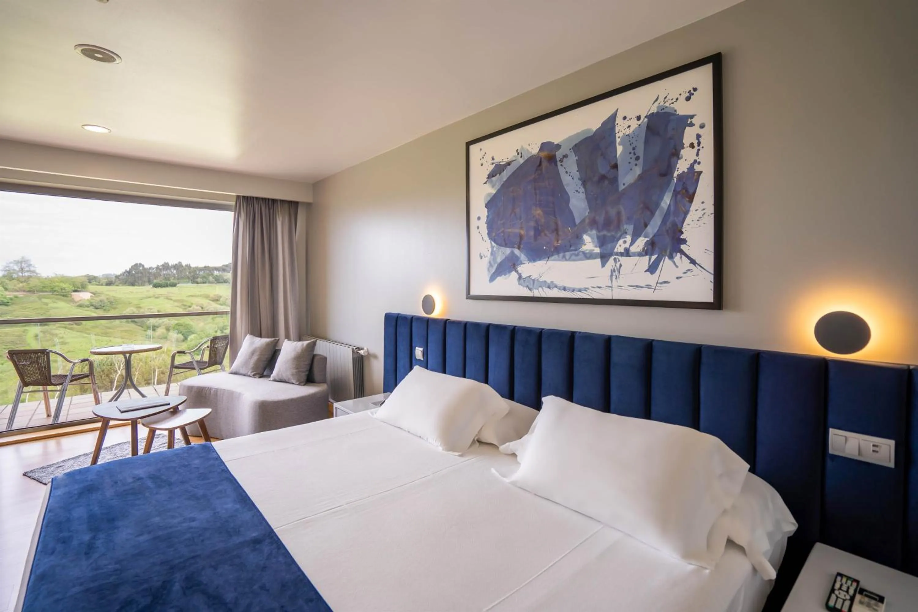 Photo of the whole room, Bed in Abba Comillas Hotel