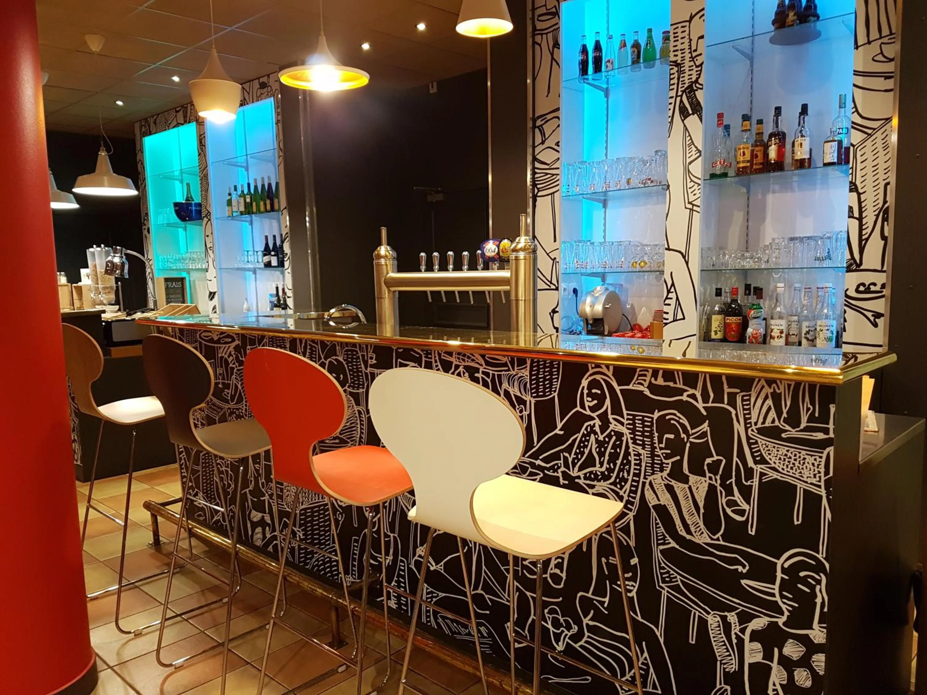 Lounge or bar in ibis Saint-Die