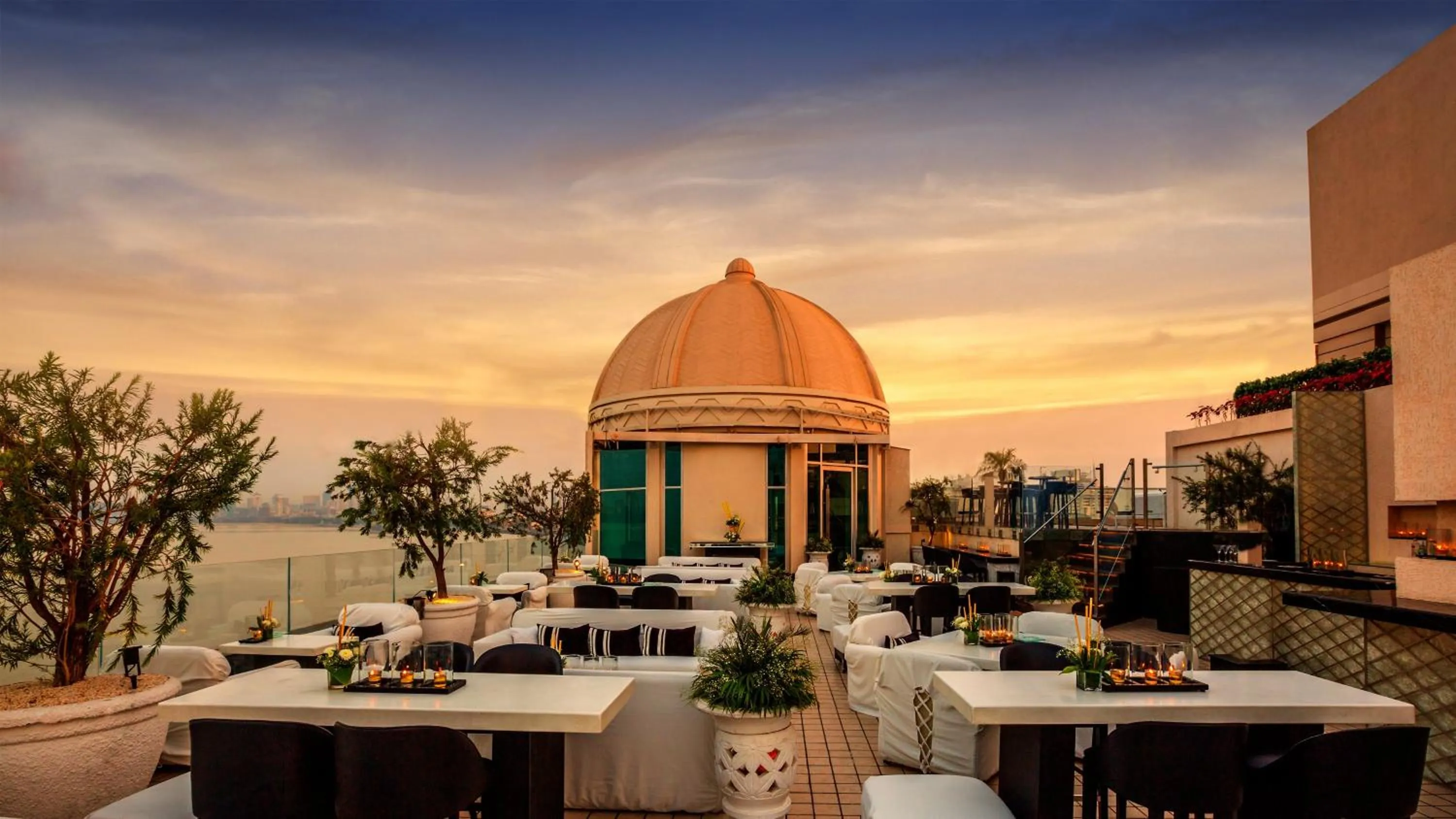 Lounge or bar in InterContinental Marine Drive Mumbai by IHG